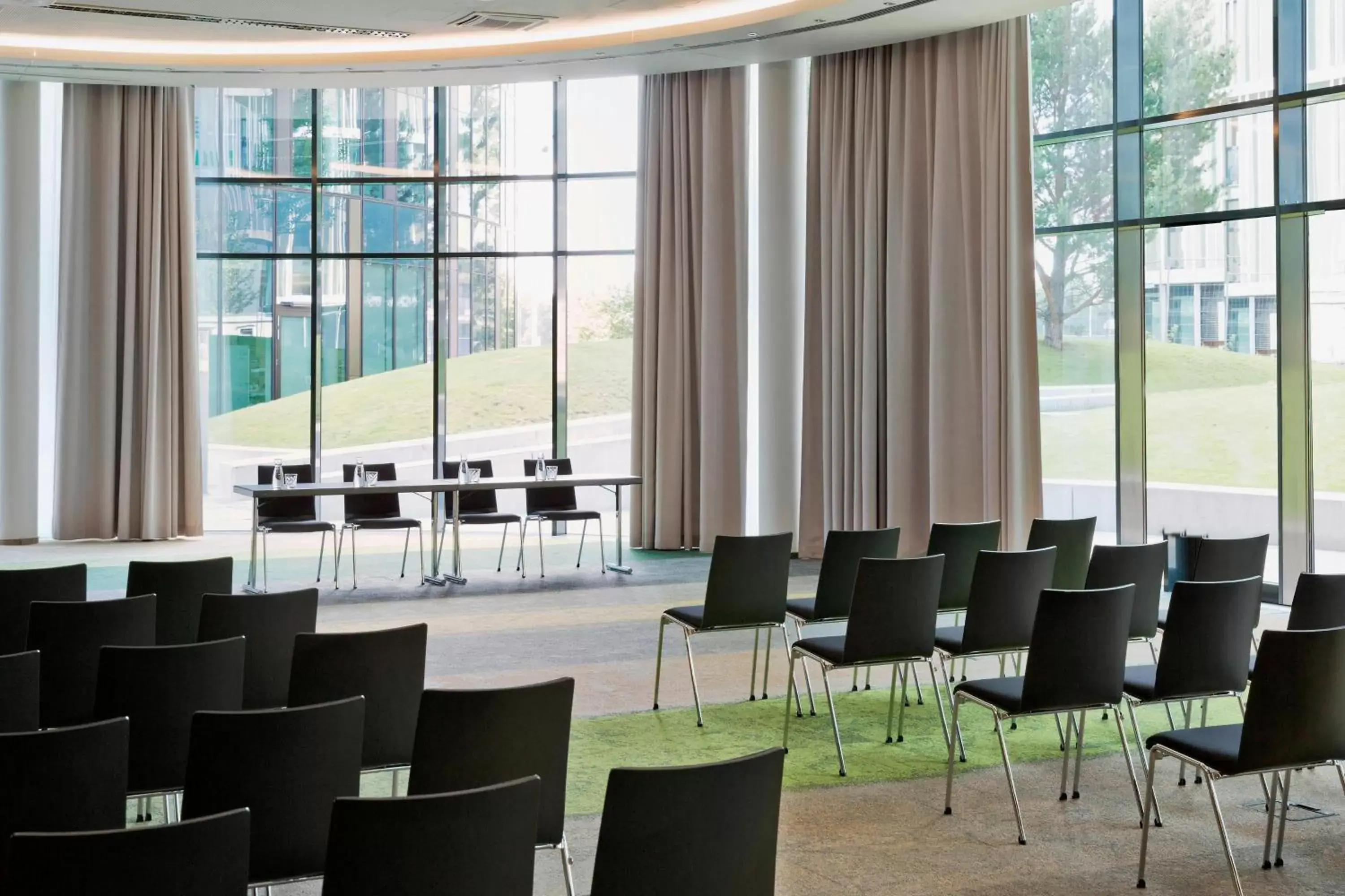 Meeting/conference room, Restaurant/Places to Eat in Courtyard by Marriott Vienna Prater/Messe
