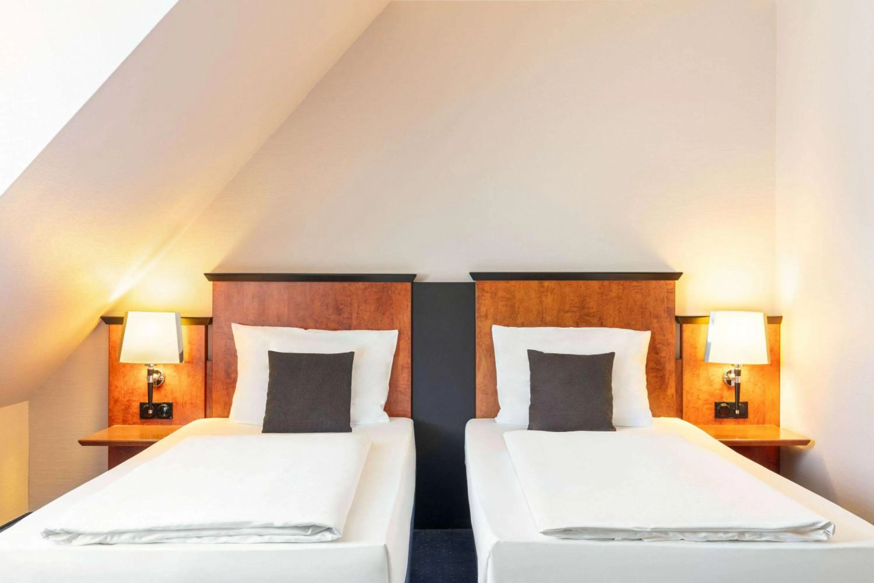 Photo of the whole room, Bed in Amedia Frankfurt Russelsheim Trademark Collection by Wyndham