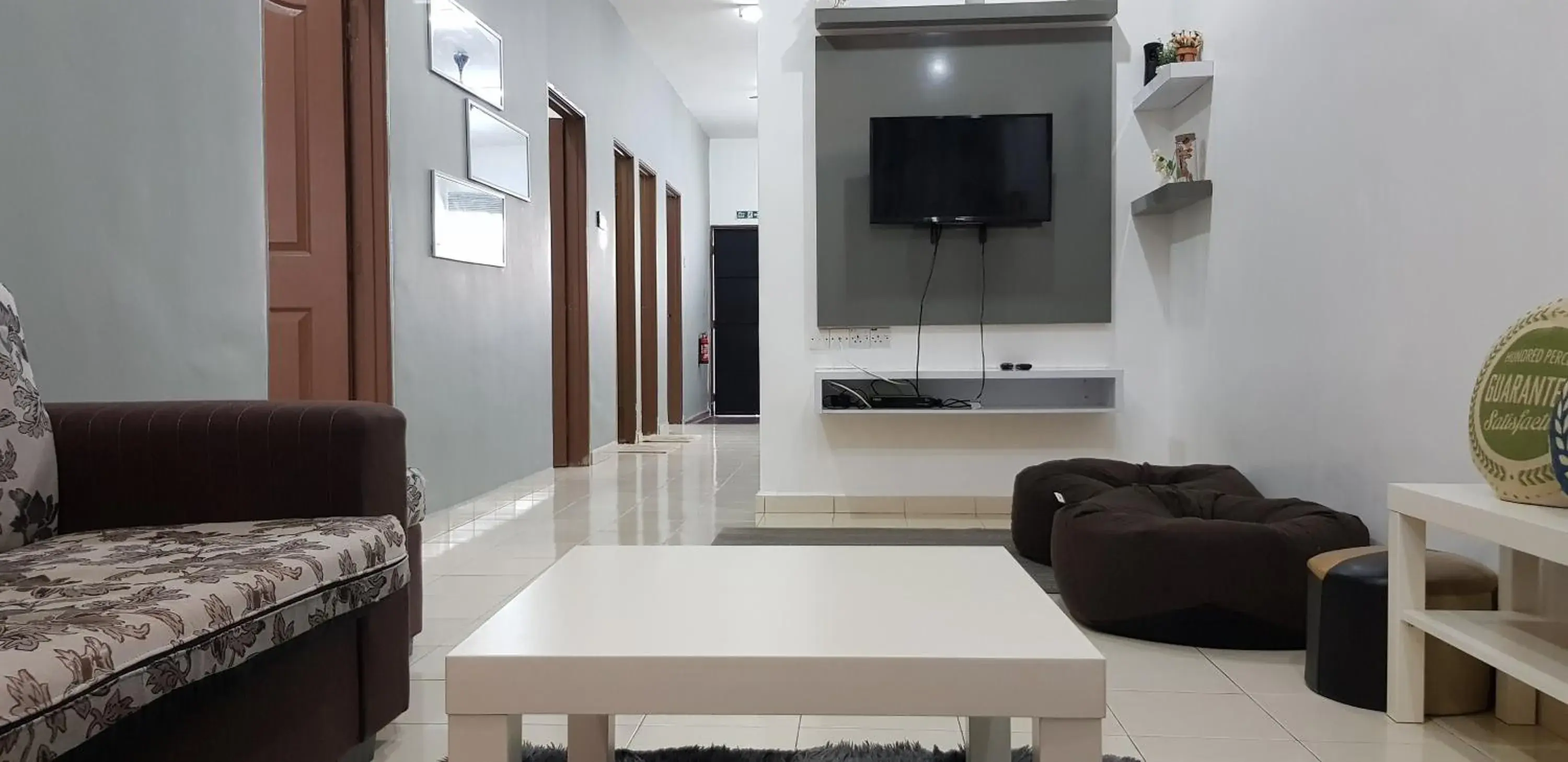 Communal lounge/ TV room, Seating Area in Fahaz Lumut Homestay