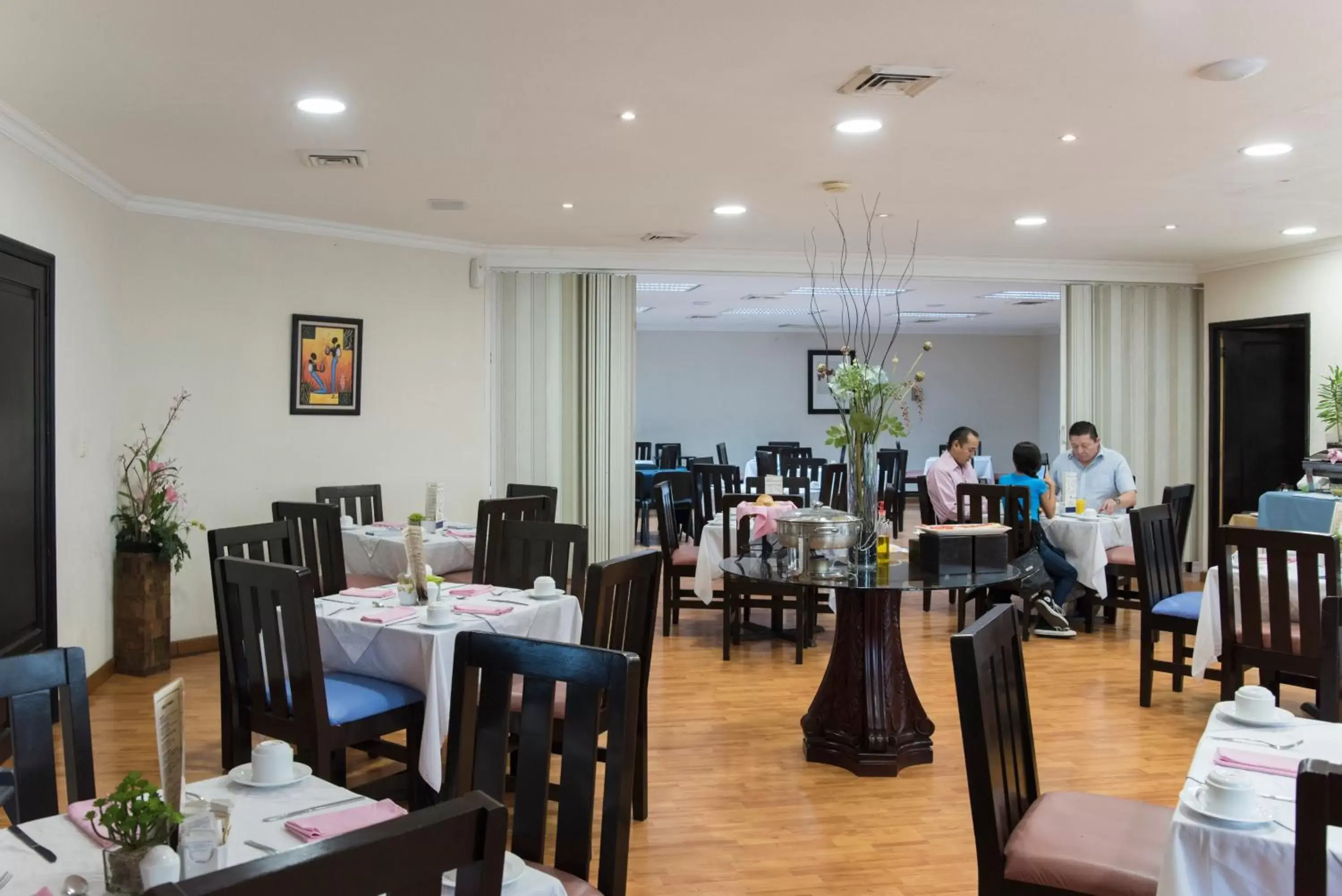 Restaurant/Places to Eat in Hotel Ocean View