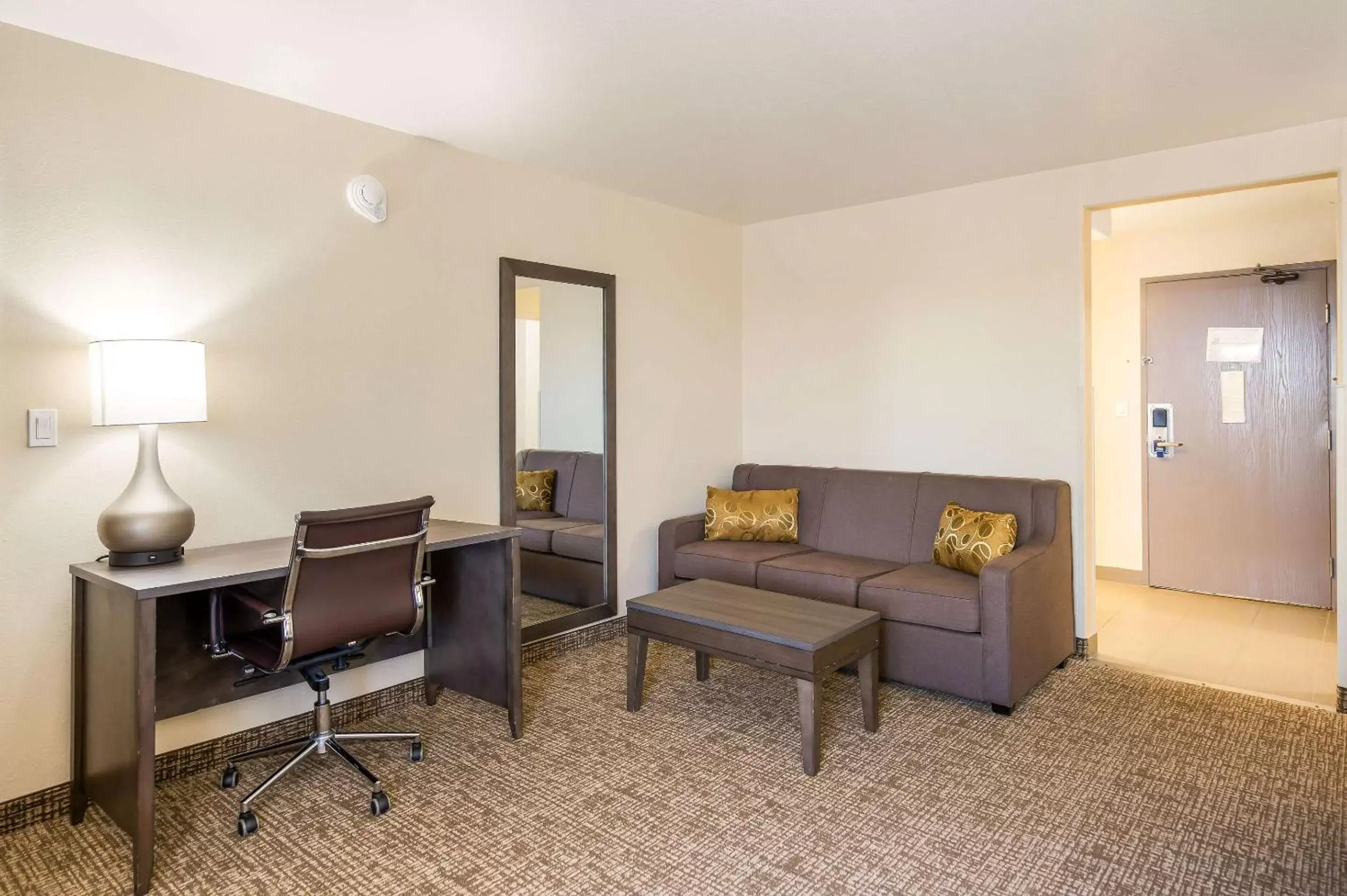 Photo of the whole room, Seating Area in Comfort Inn