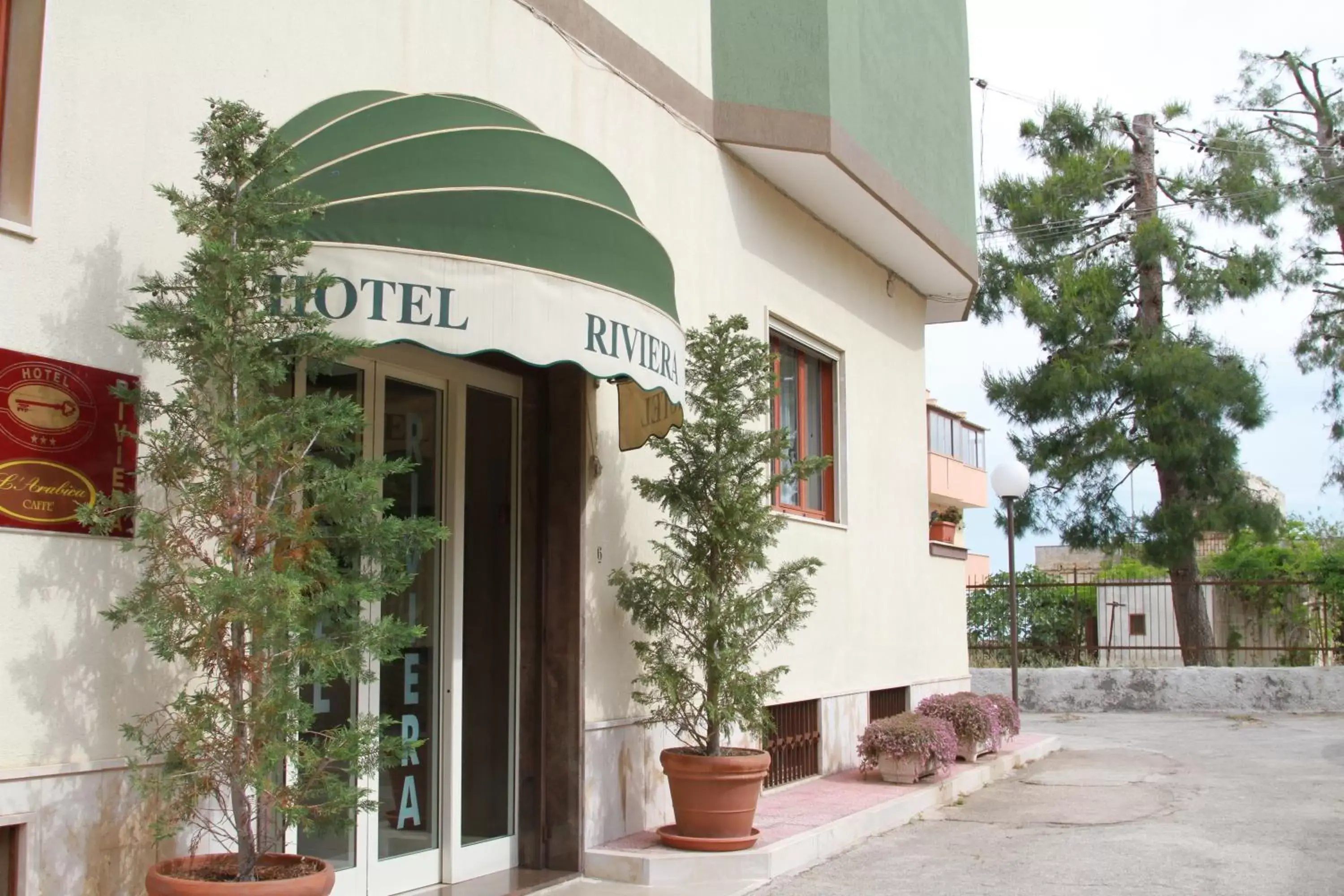 Facade/entrance in Hotel Riviera