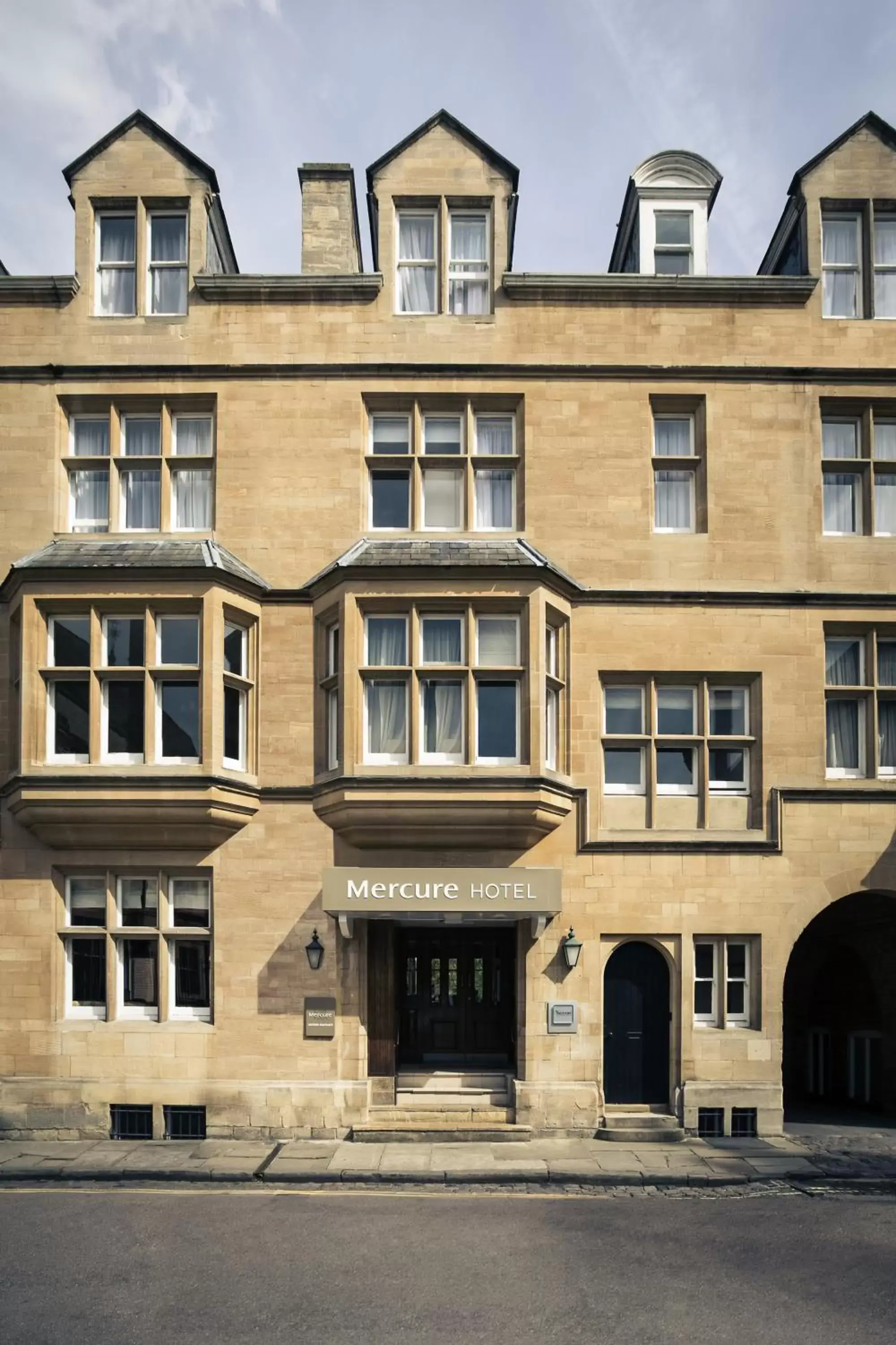 Facade/entrance, Property Building in Mercure Oxford Eastgate Hotel