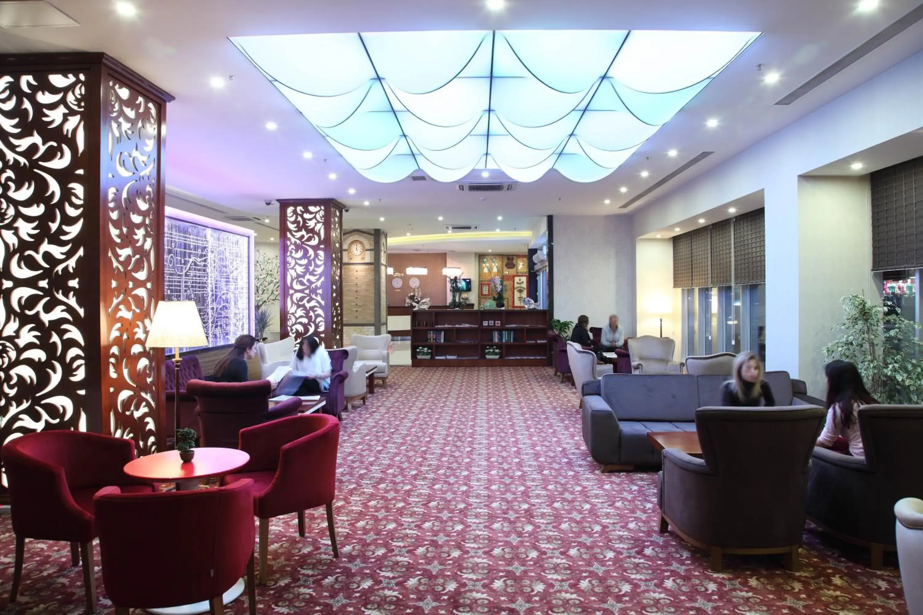 Lounge or bar in Hotel Senbayrak City