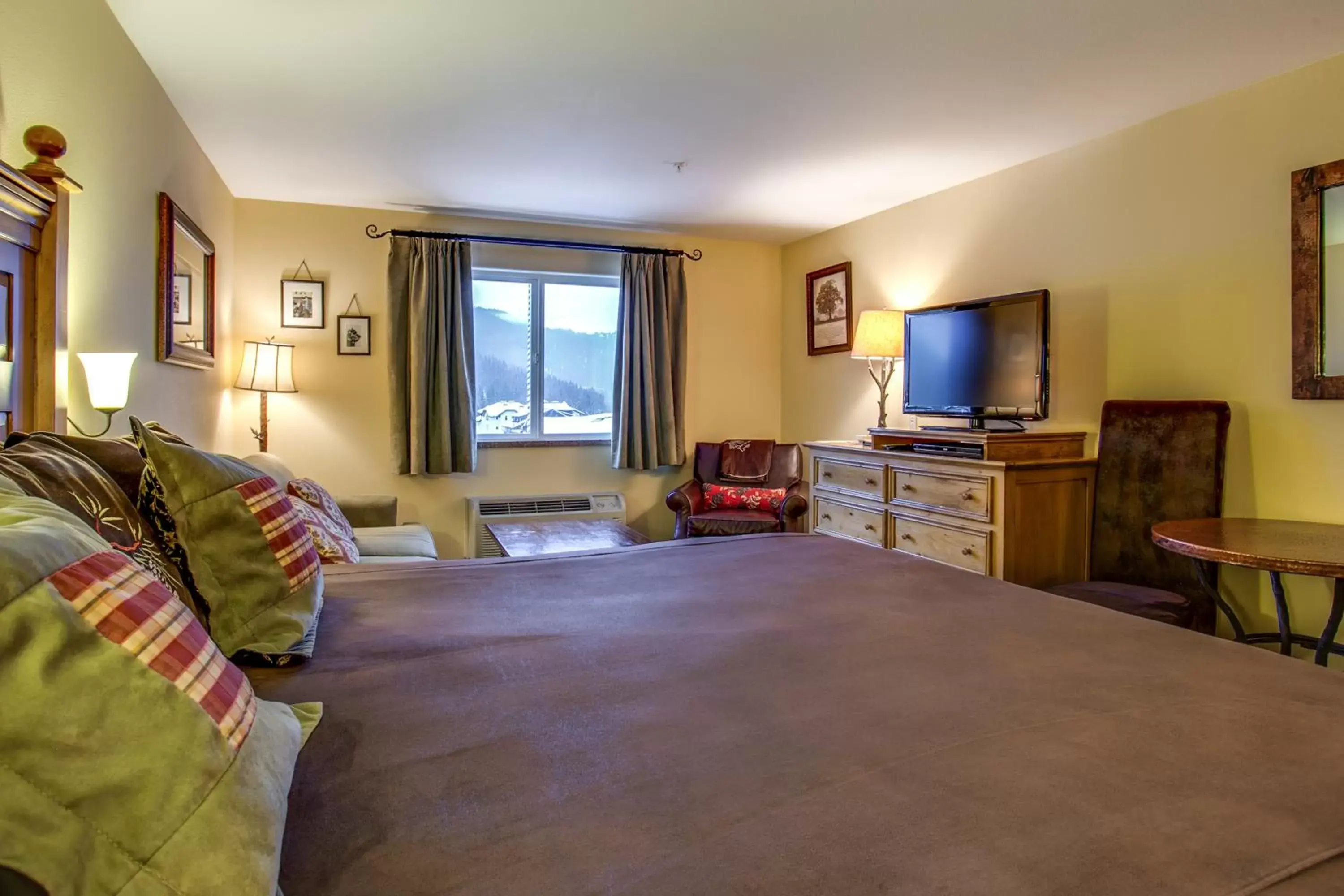 Deluxe King Room in Bavarian Lodge Deluxe King Room in Bavarian Lodge