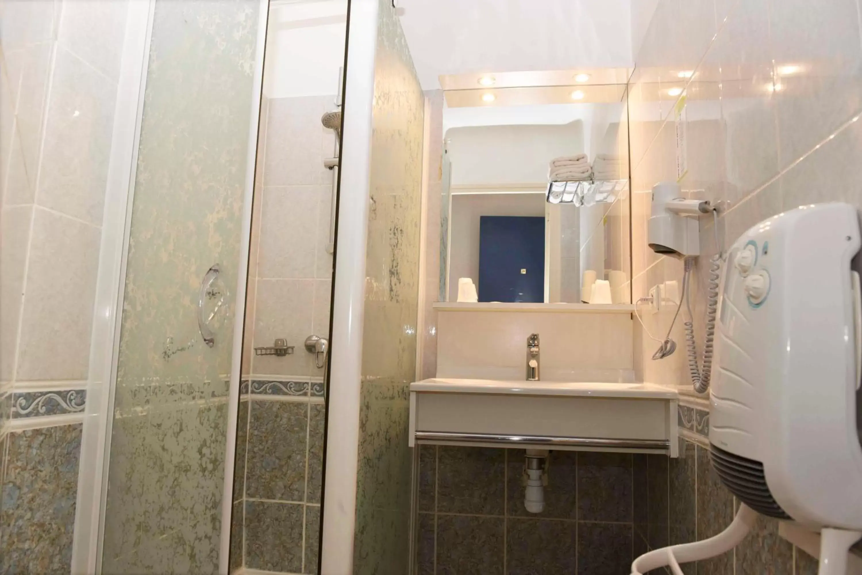 Bathroom in Azur Hotel