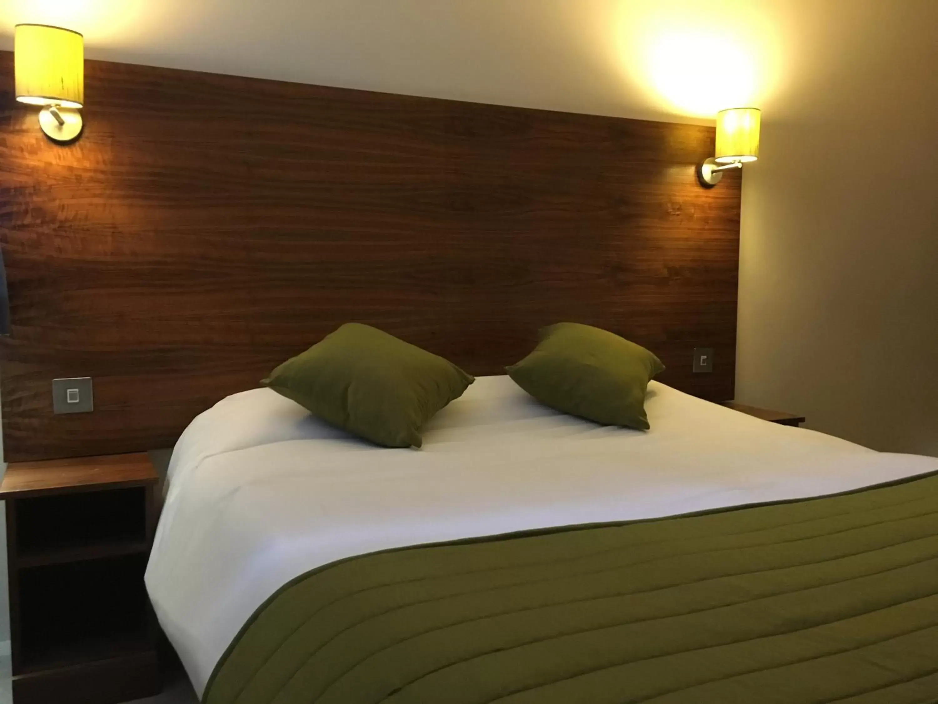 Bedroom, Bed in Stockwood Hotel - Luton Airport