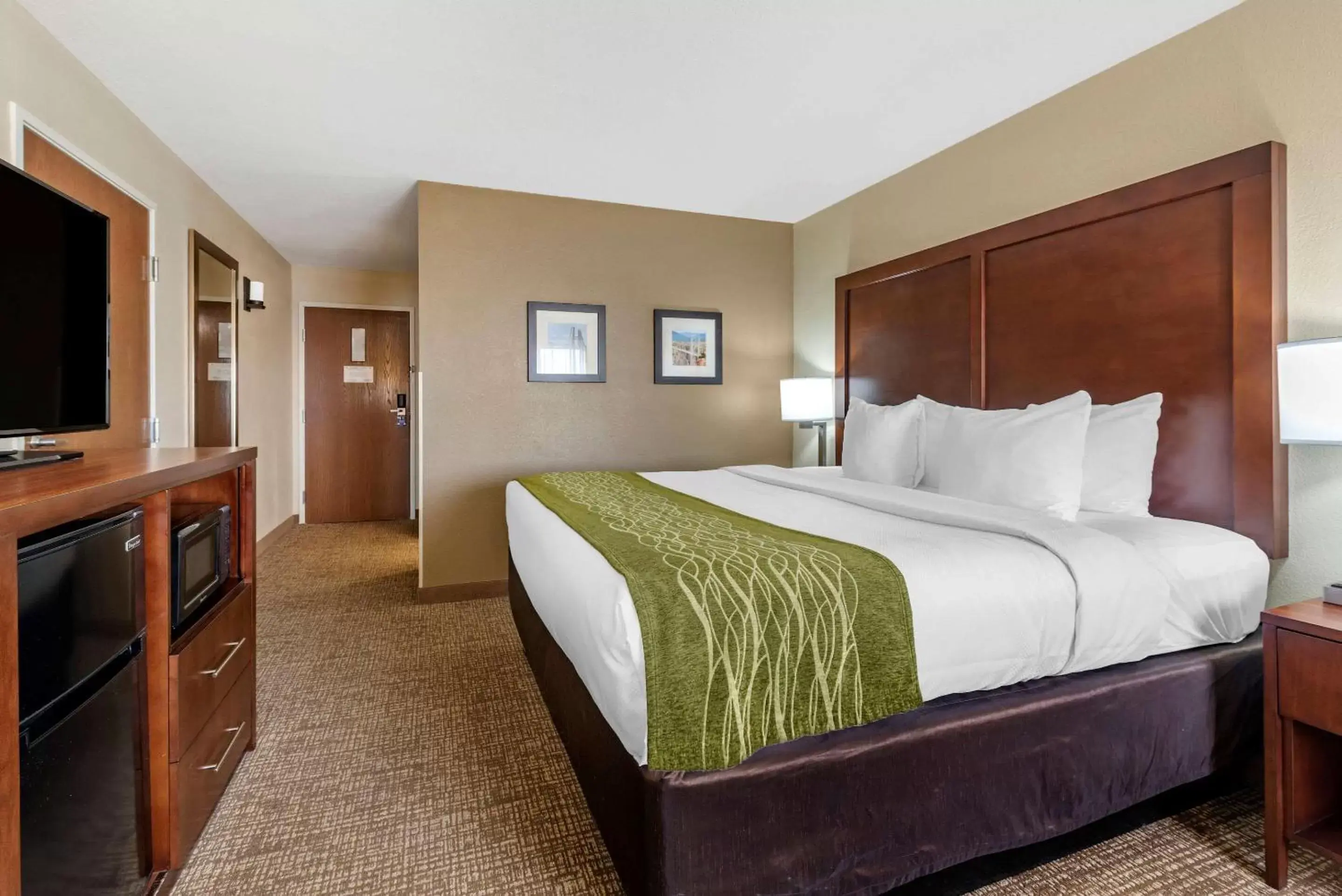 Photo of the whole room, Bed in Comfort Inn & Suites Pueblo