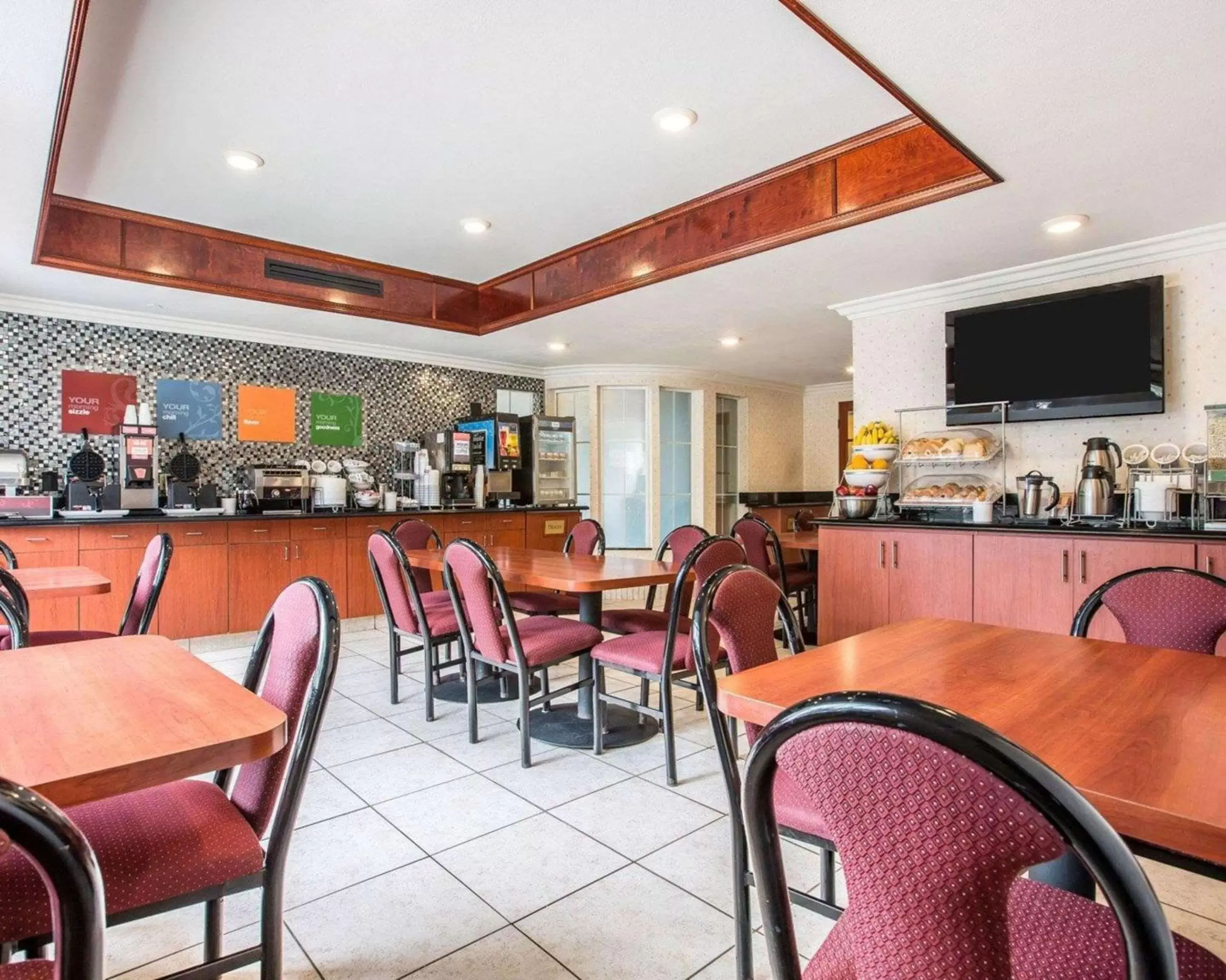 Restaurant/Places to Eat in Comfort Suites Oceanside Camp Pendleton Area