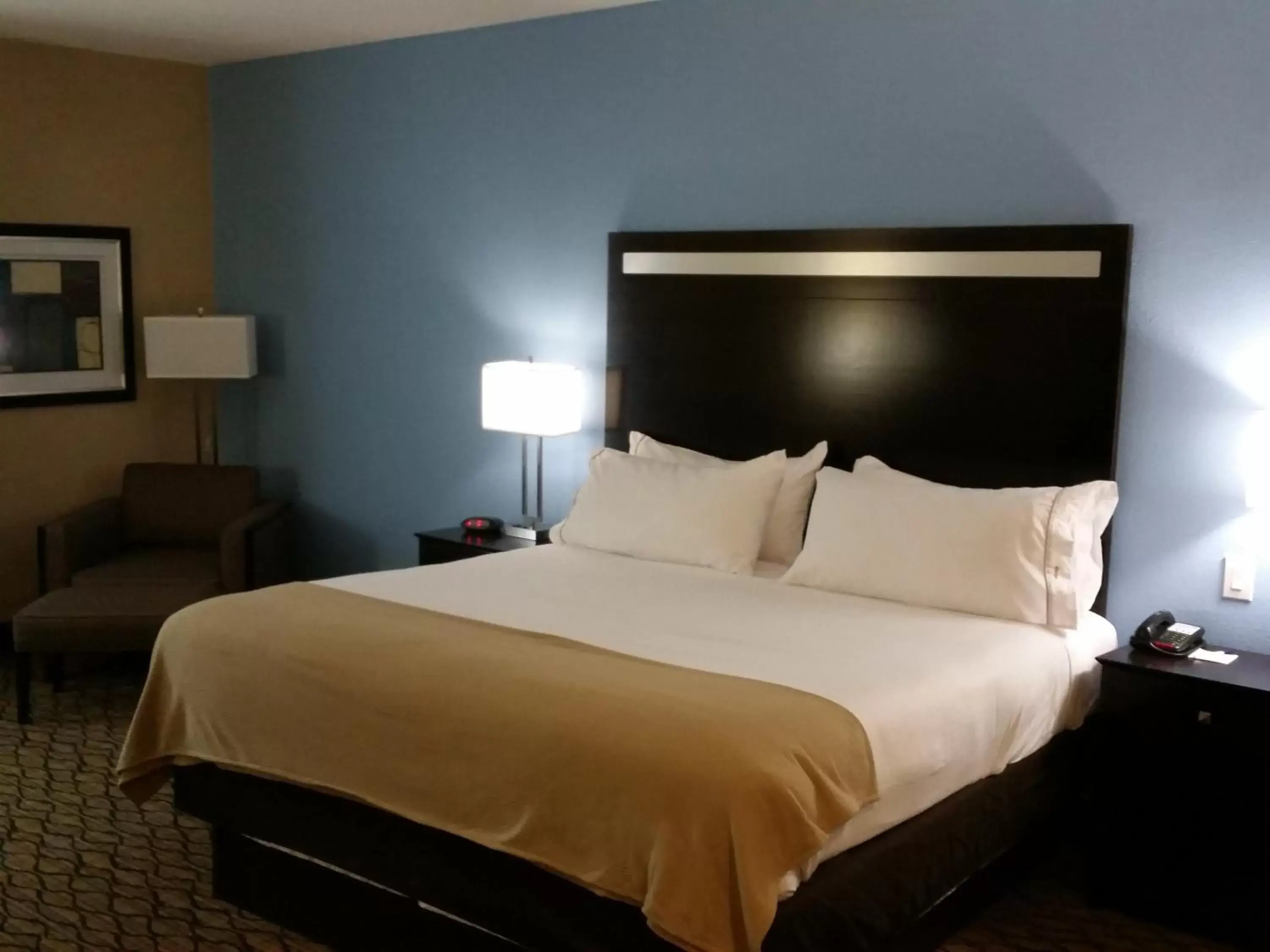 Photo of the whole room, Bed in Holiday Inn Express and Suites Atascocita - Humble - Kingwood, an IHG Hotel