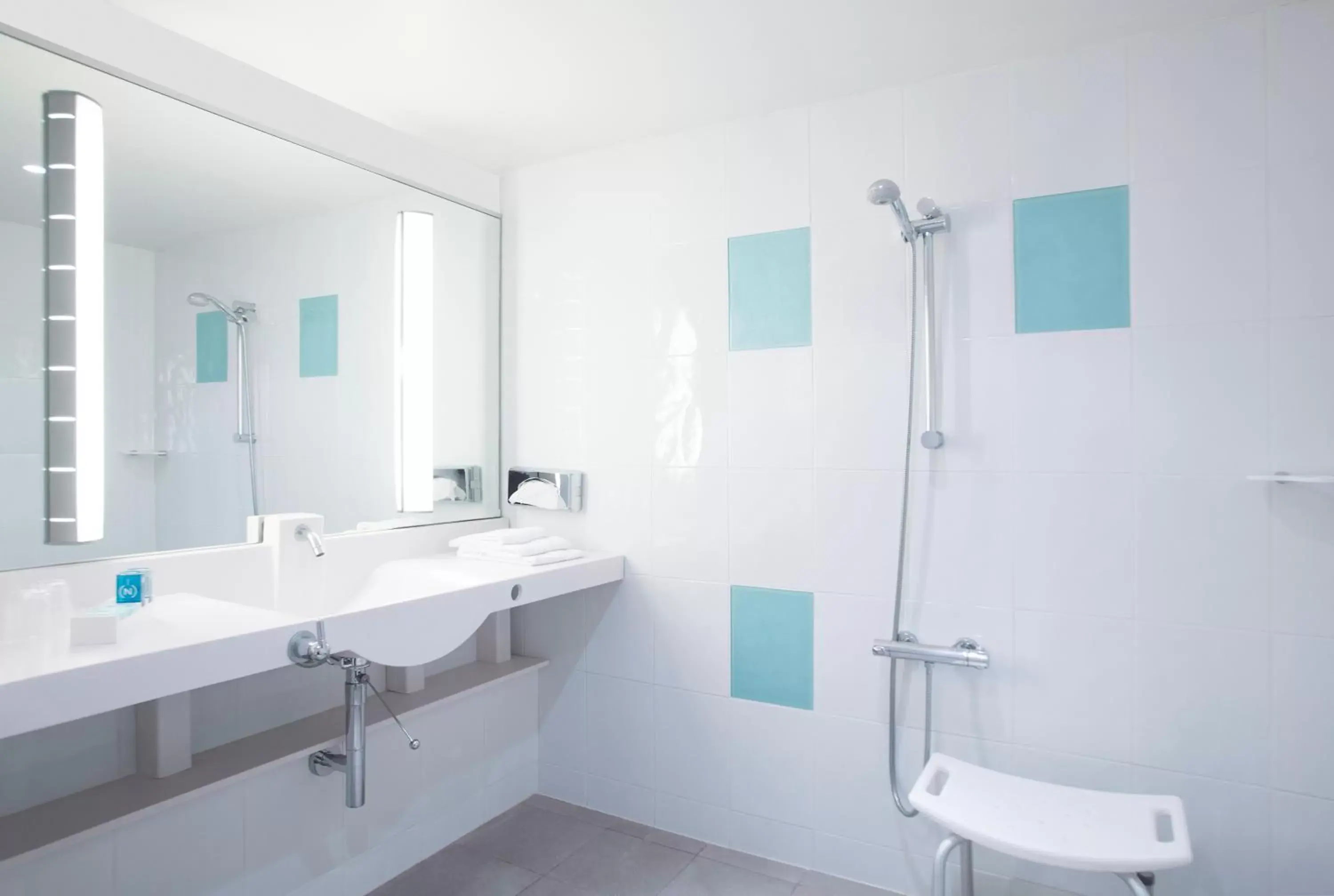 Shower, Bathroom in Novotel Pau Pyrénées