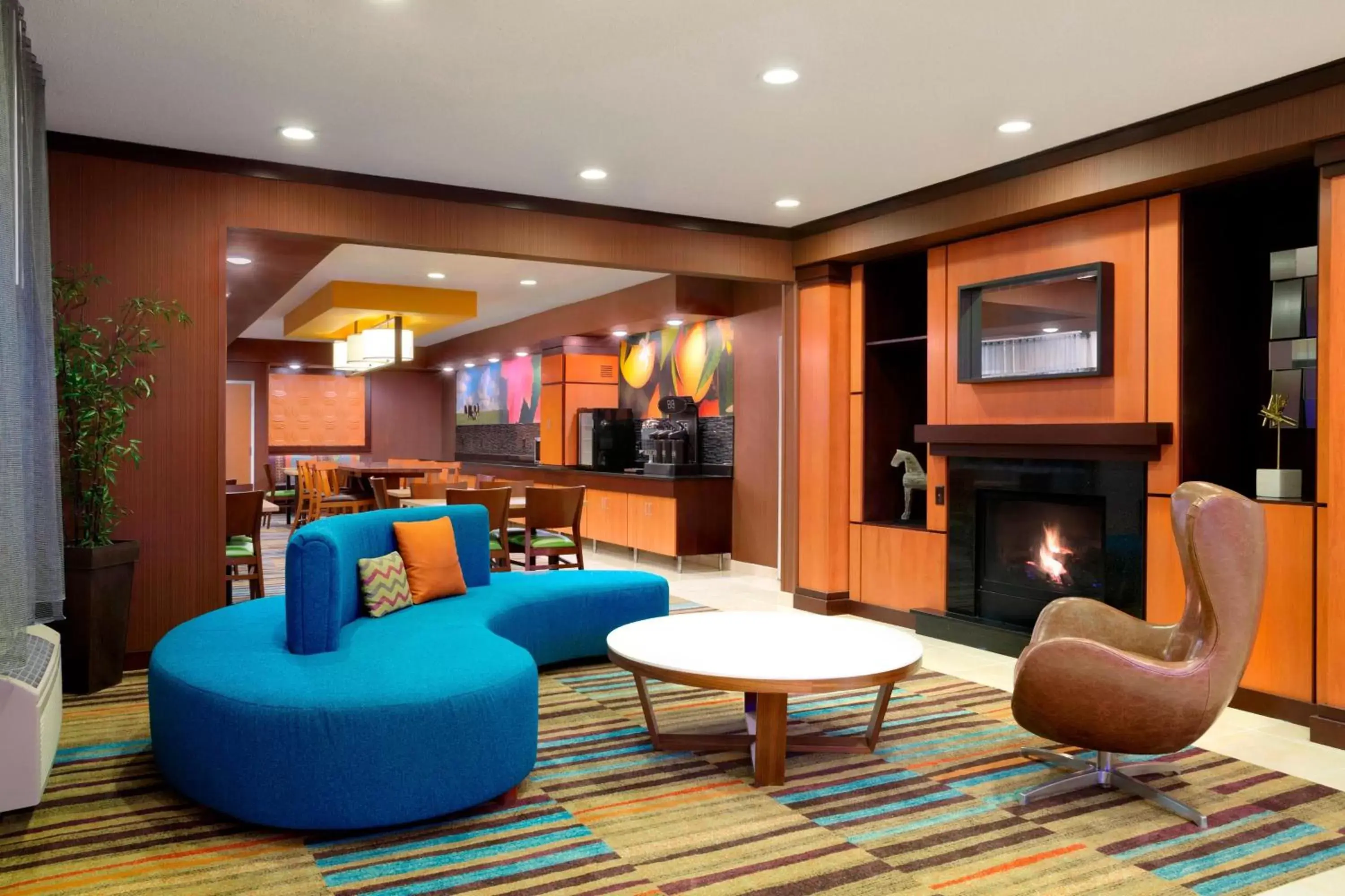 Lobby or reception, Lounge/Bar in Fairfield Inn & Suites Minneapolis St. Paul/Roseville