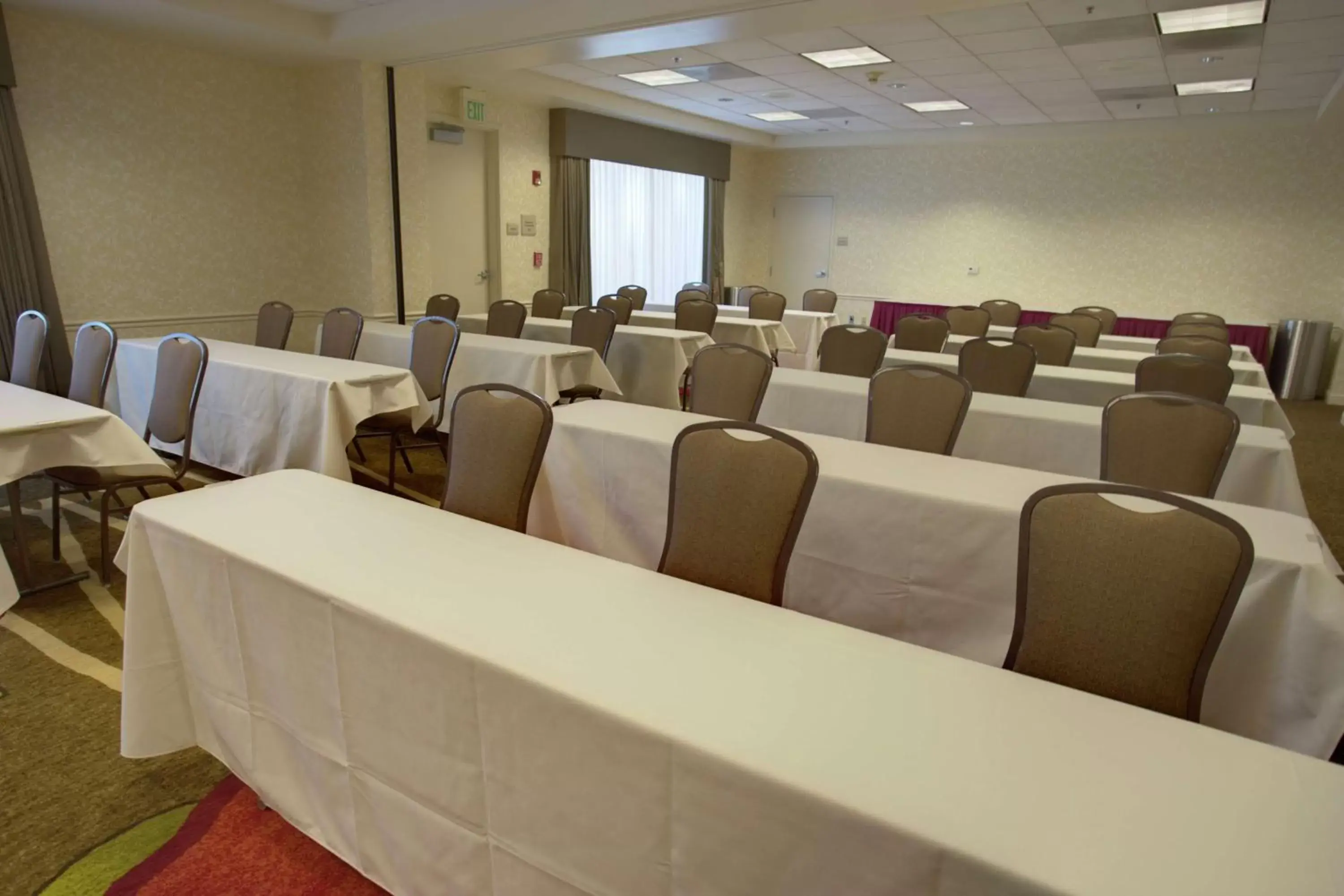 Meeting/conference room in Hilton Garden Inn San Francisco Airport North