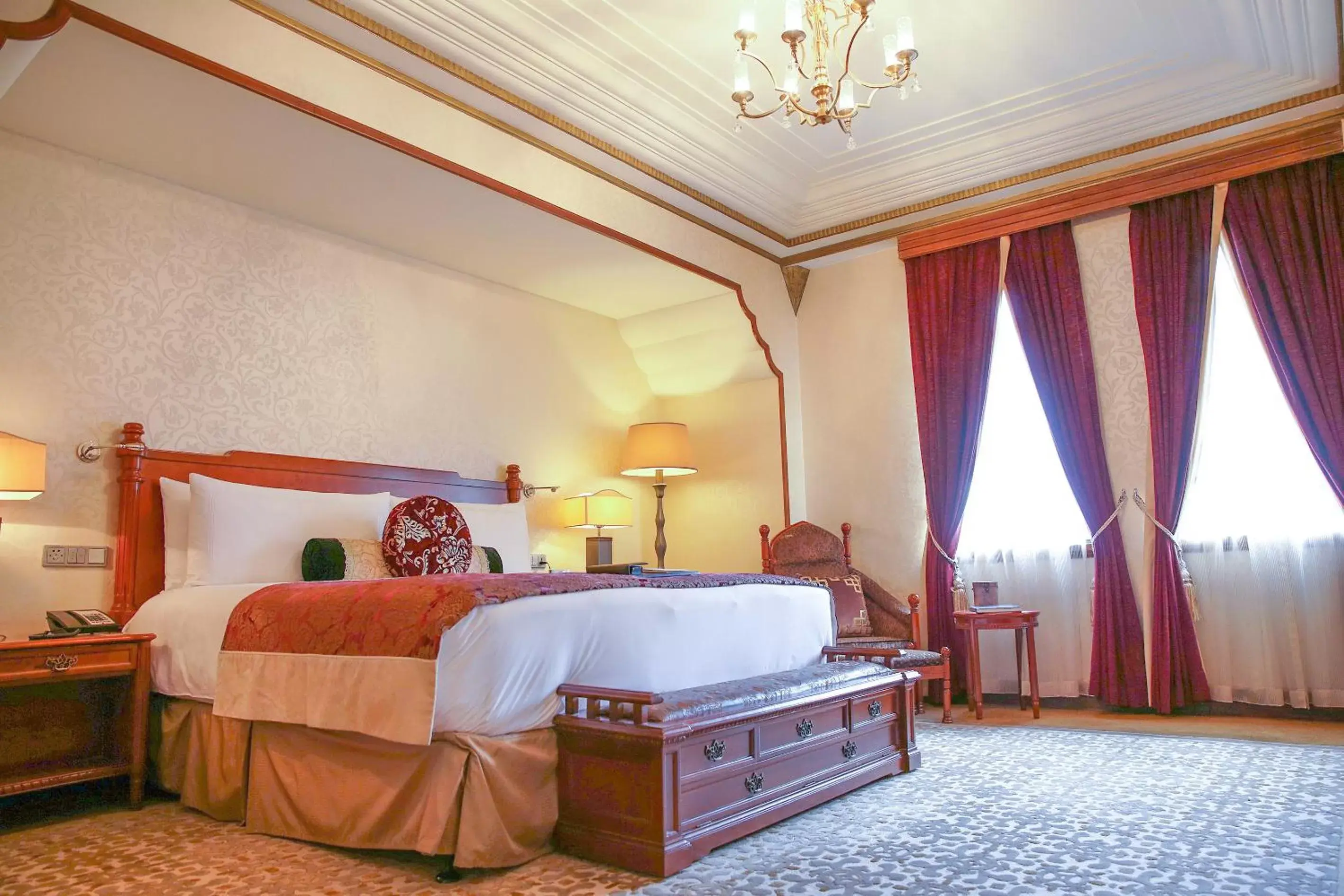 Bedroom, Bed in Fairmont Peace Hotel On the Bund (Start your own story with the BUND)