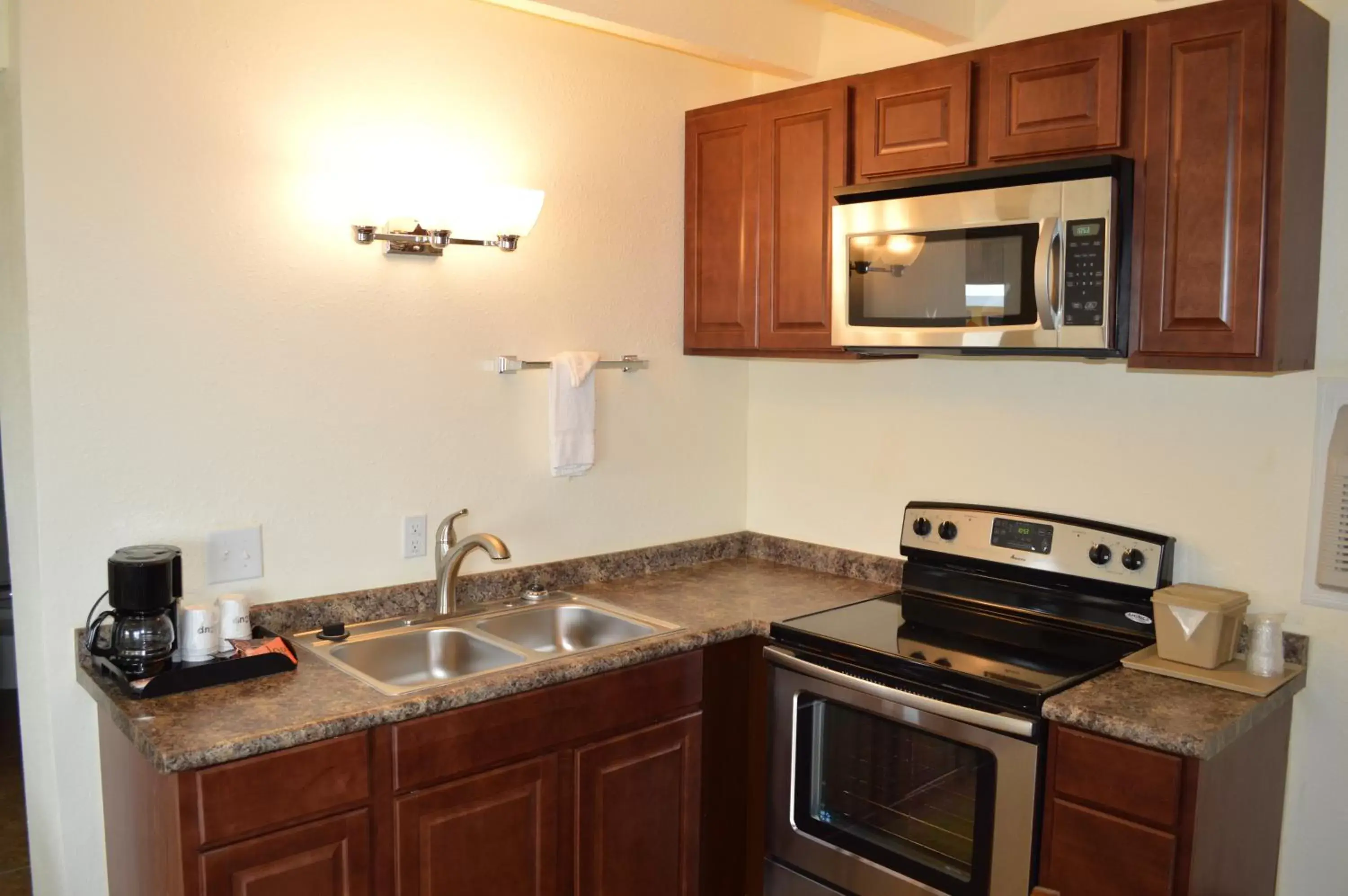 Kitchen or kitchenette, Kitchen/Kitchenette in Oceanfront Inn and Suites - Ormond