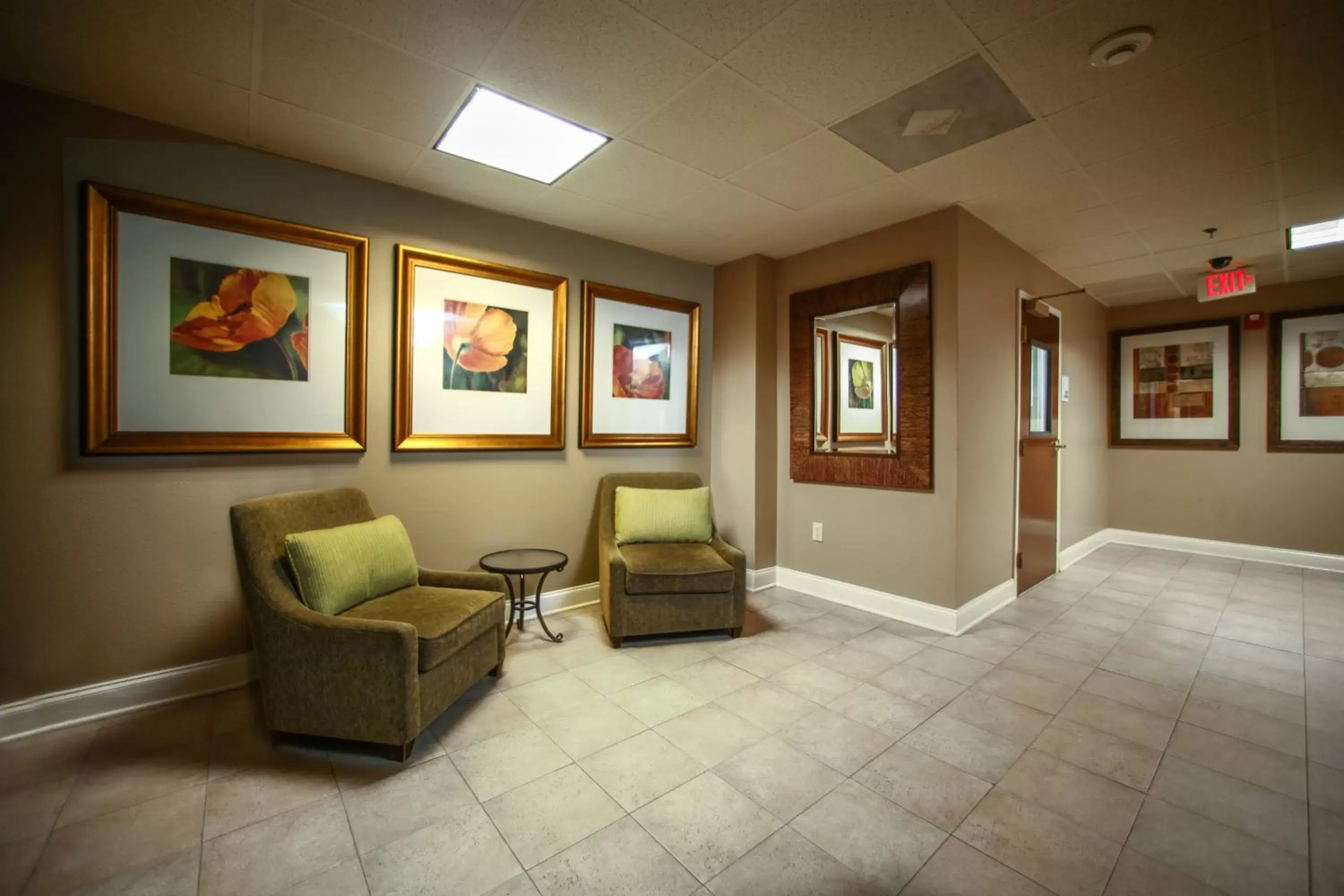 Lobby or reception, Seating Area in Holiday Inn Express Hotel & Suites - Atlanta/Emory University Area, an IHG Hotel