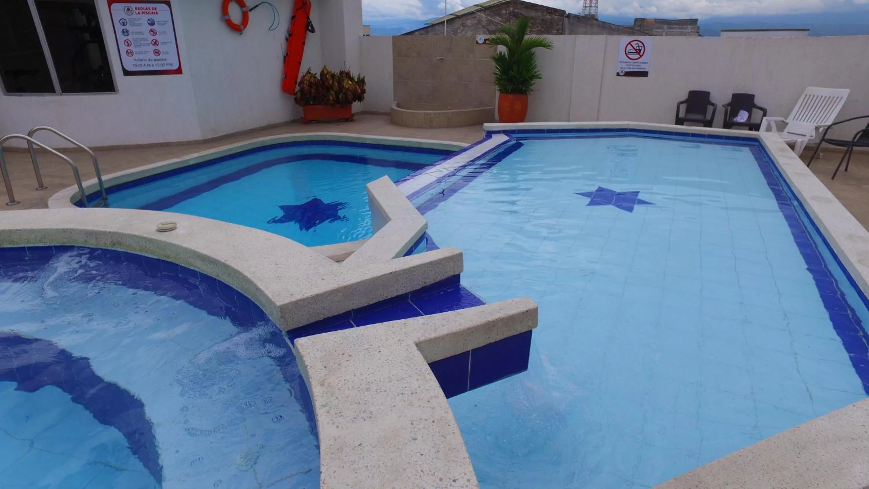 Swimming pool in Hotel Cafe Plaza