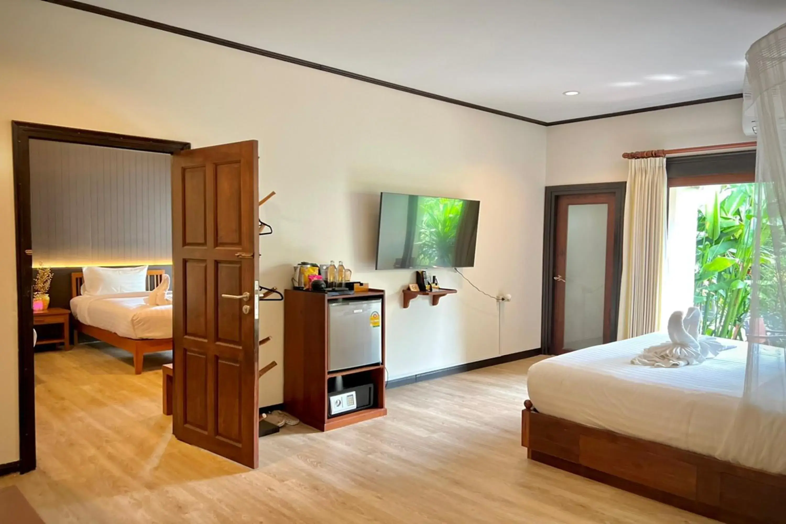 Bed, TV/Entertainment Center in Na Mantra Resort