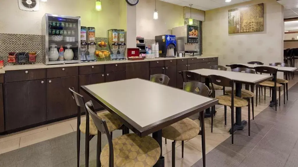 Breakfast, Restaurant/Places to Eat in Best Western Plus Richmond