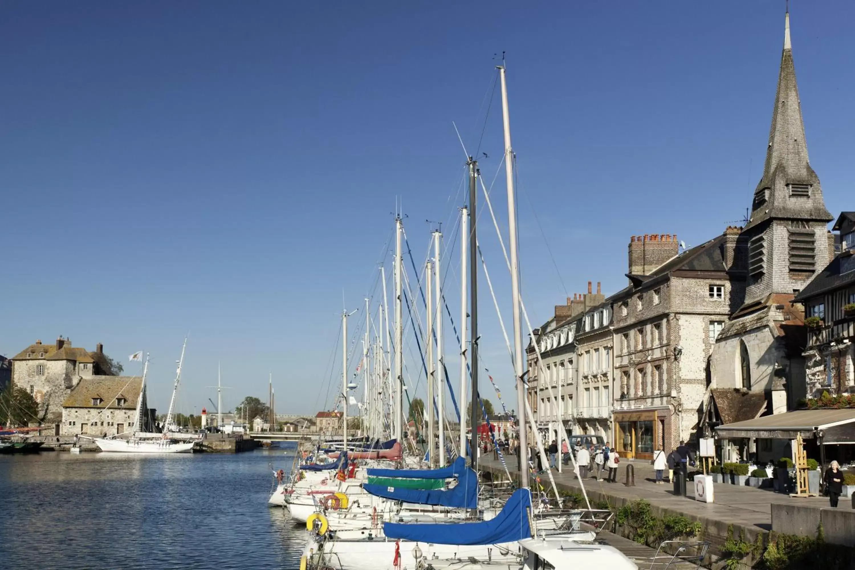 Area and facilities, Neighborhood in ibis Honfleur