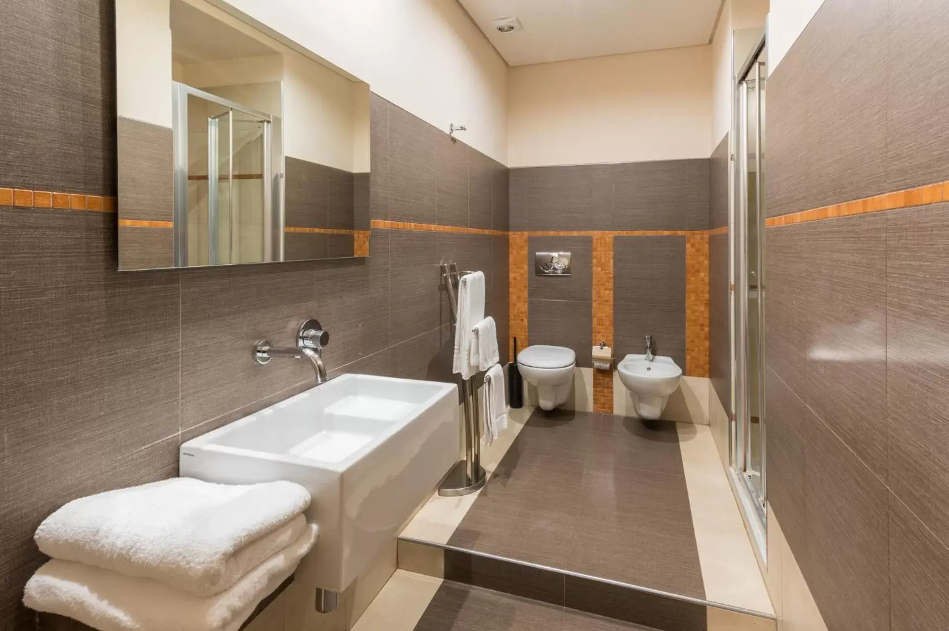 Toilet, Bathroom in Hotel Vittorio Veneto