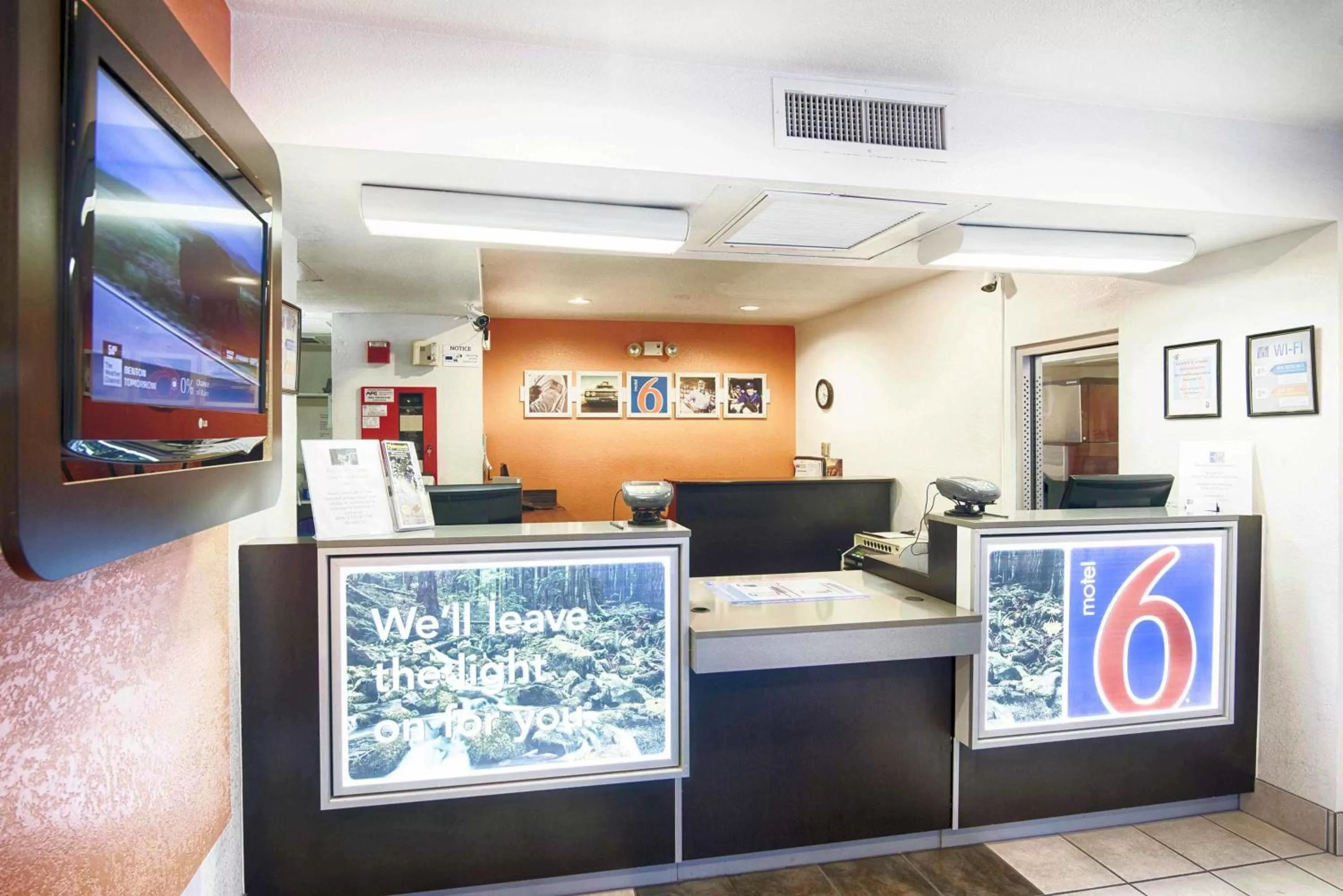 Lobby or reception in Motel 6-Mammoth Lakes, CA