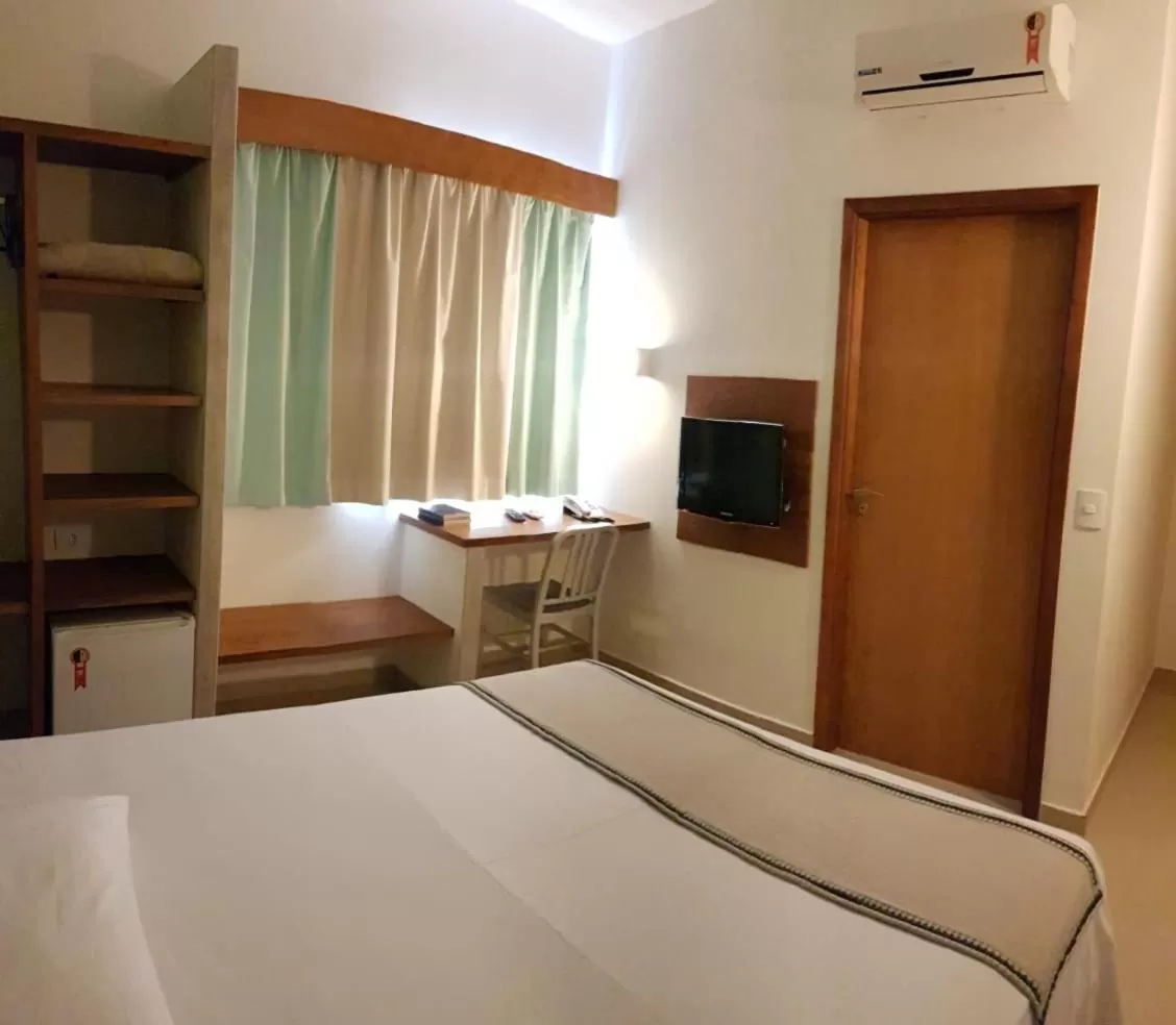 Bed in Meu Hotel Garça