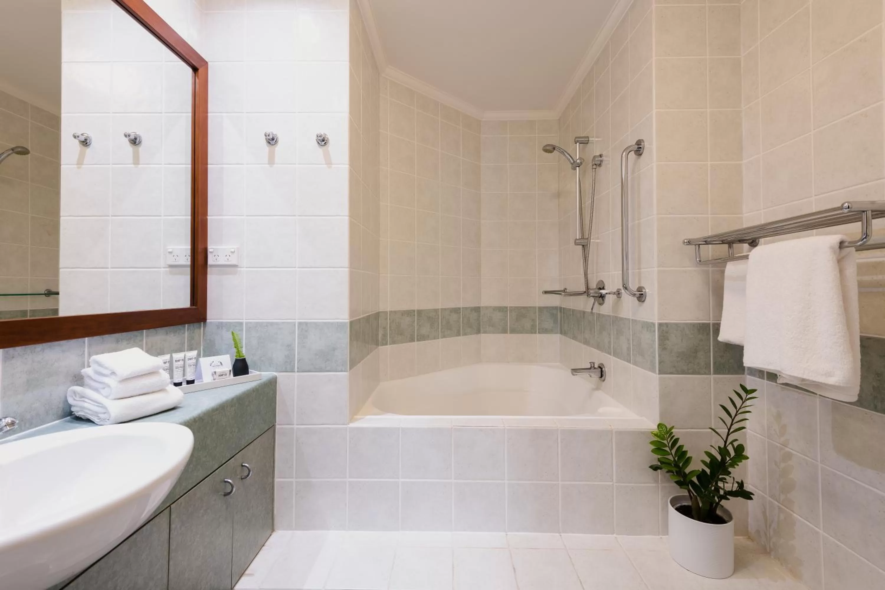 Shower in Villa Beach Palm Cove