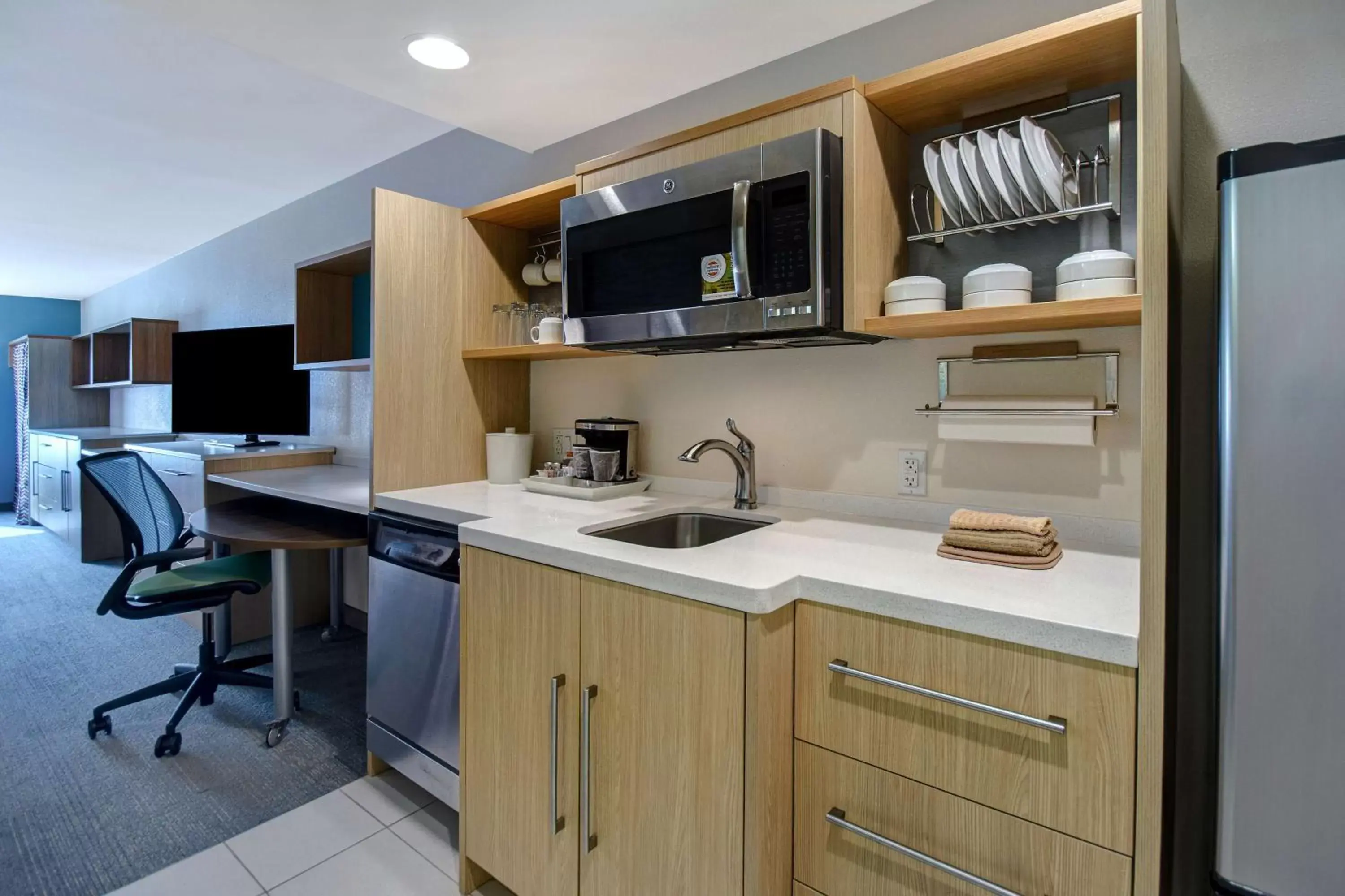 Kitchen or kitchenette, Kitchen/Kitchenette in Home2 Suites By Hilton Waco