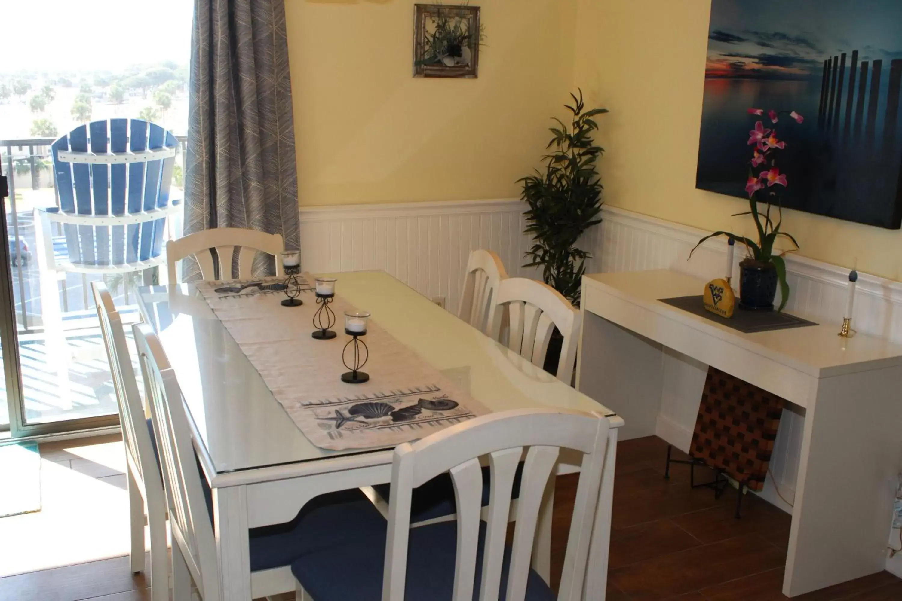 Dining area in Myrtle Beach Resort