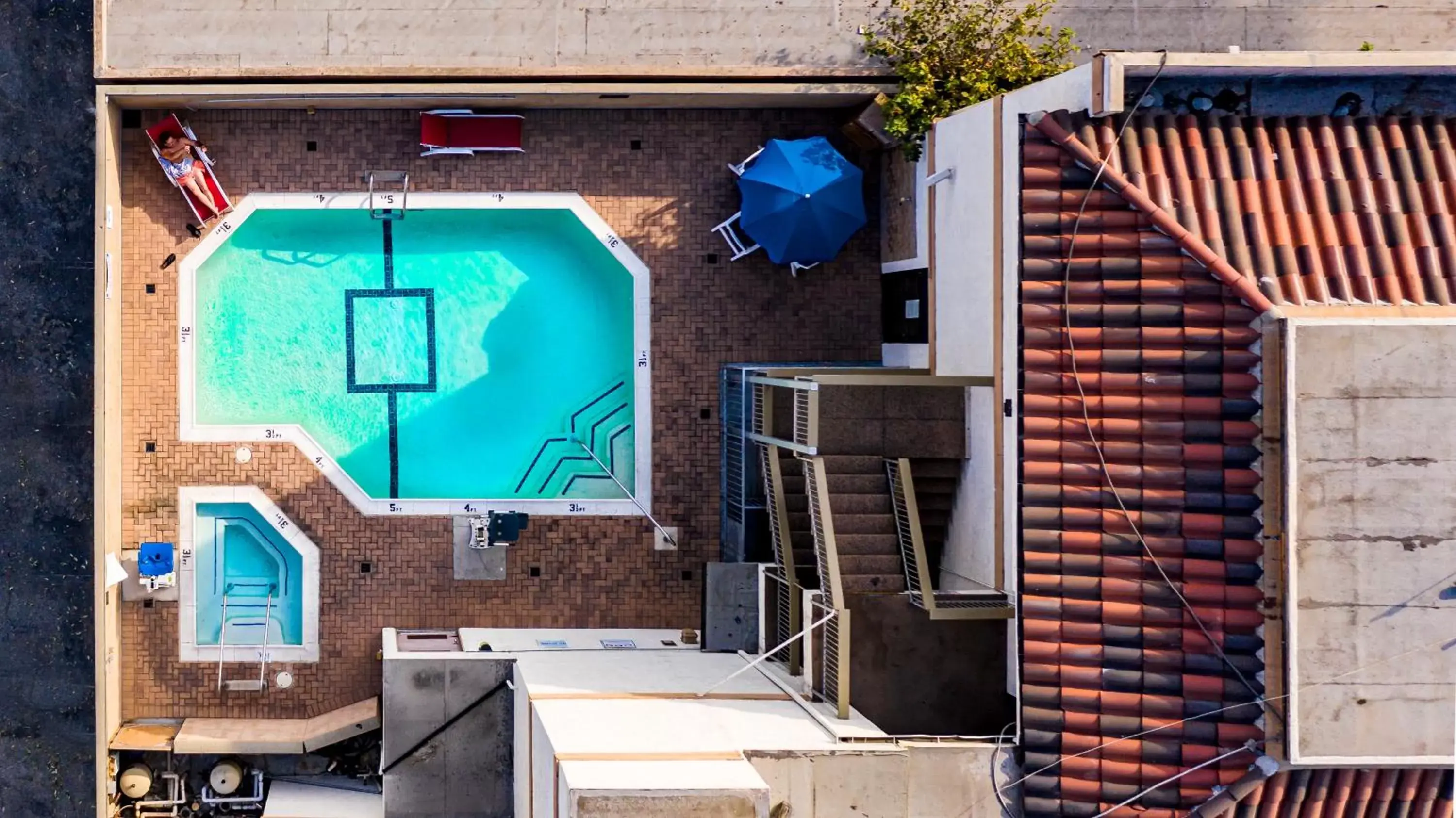 Bird's eye view, Pool View in Hyland Inn near Pasadena Civic Center