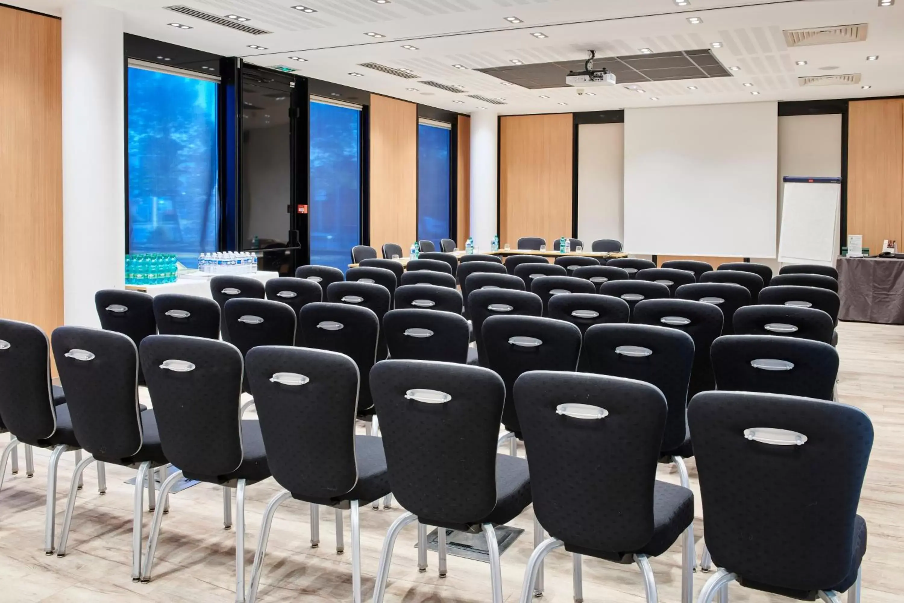 Meeting/conference room in Holiday Inn Bordeaux Sud - Pessac, an IHG Hotel