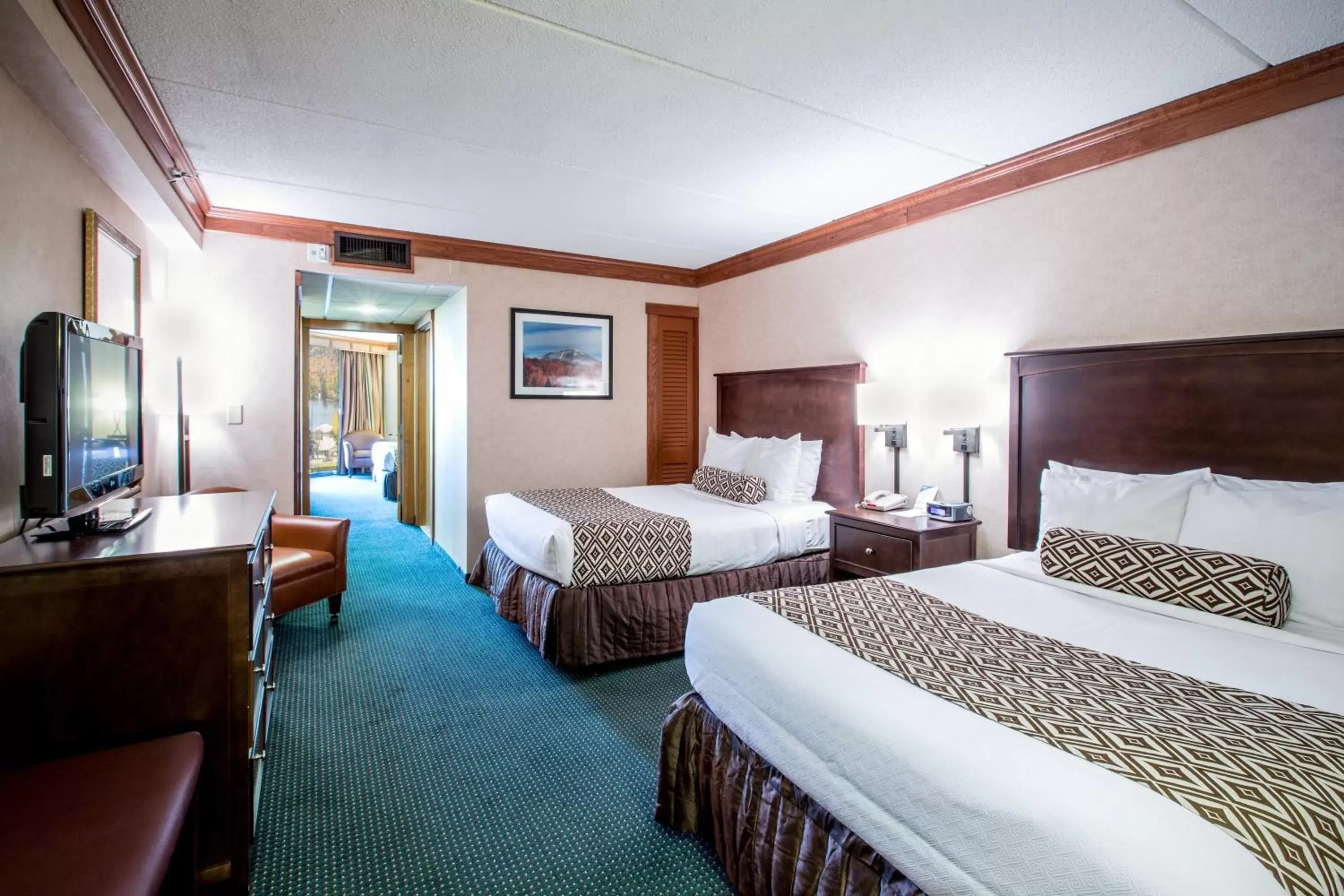 Photo of the whole room, Bed in Crowne Plaza Lake Placid, an IHG Hotel