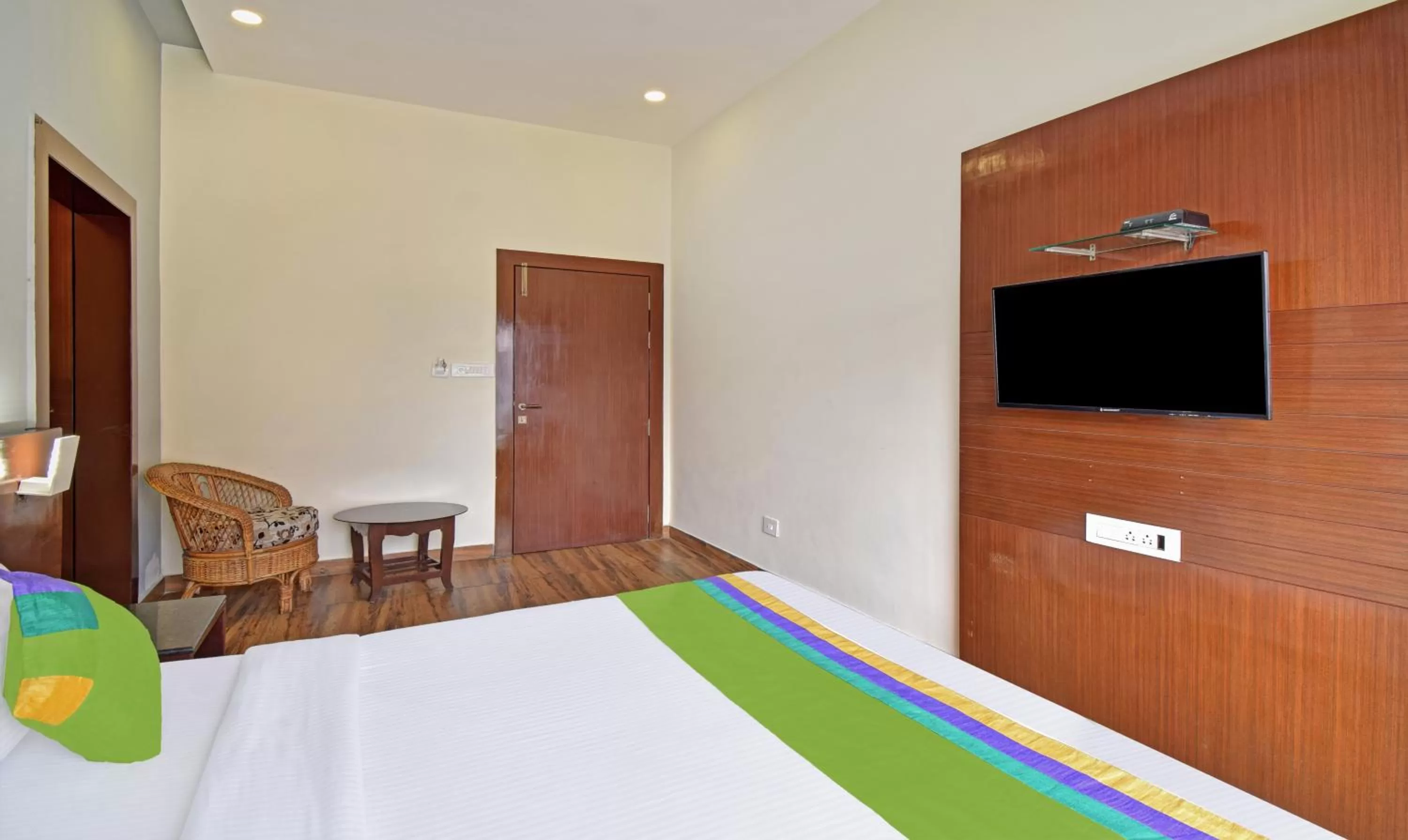 Bedroom, Bed in Treebo Sky Point