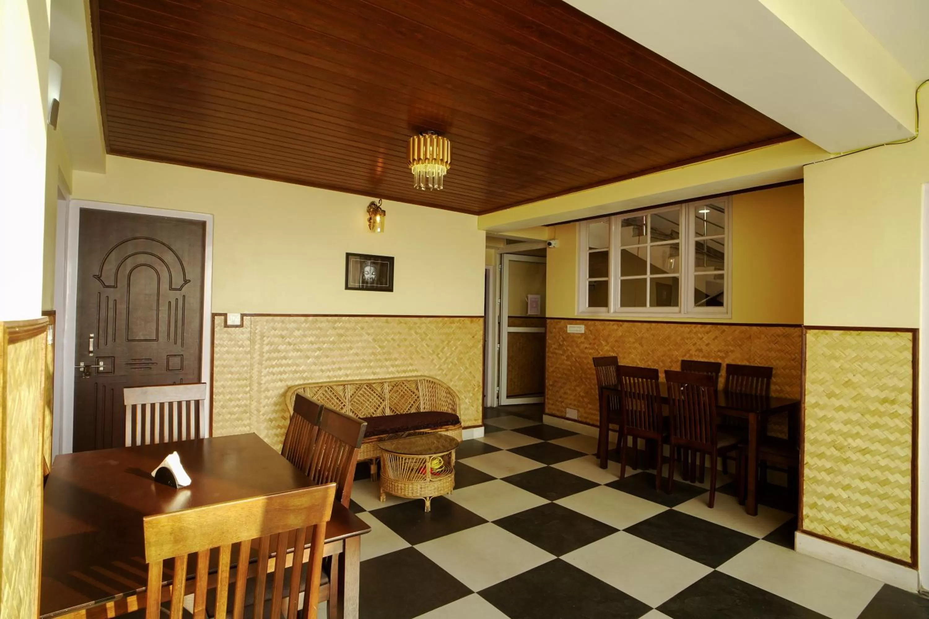 Restaurant/places to eat in Hotel Hill Queen near Sherpa Gumba Darjeeling Mall 5 Min Couple Friendly