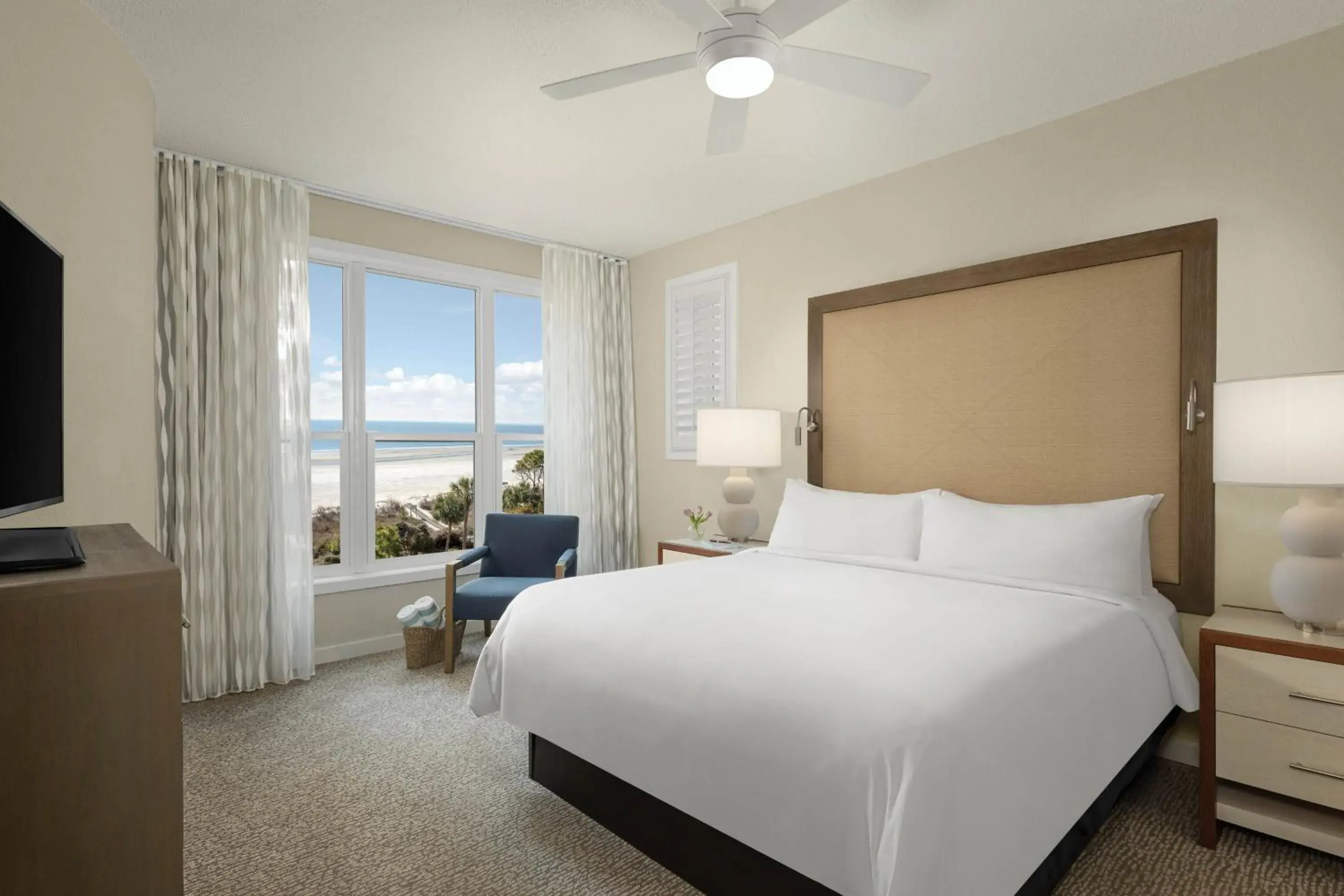 Bedroom, Bed in Marriott's Monarch at Sea Pines