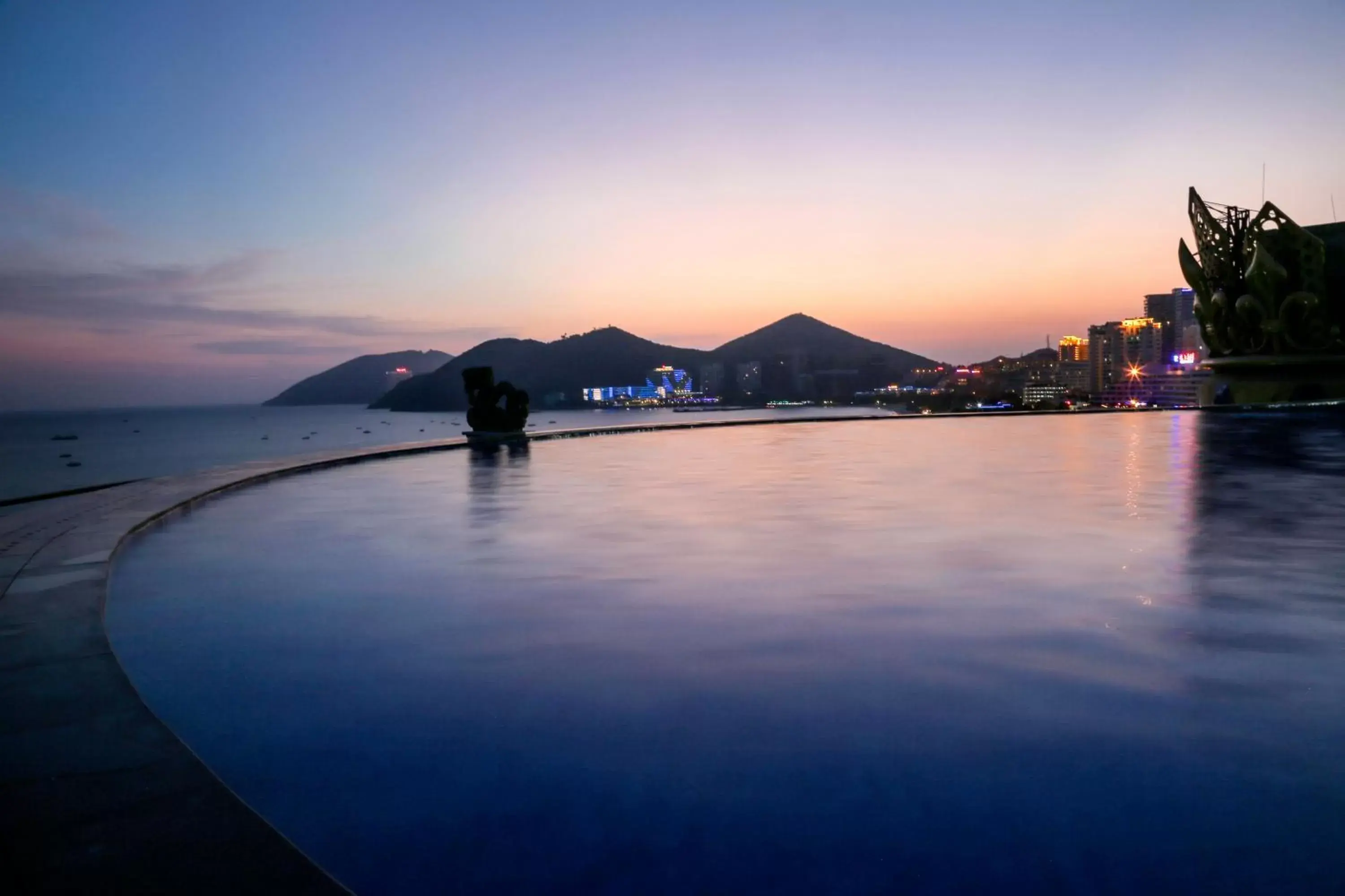 Swimming pool in Harman Resort Hotel Sanya Swimming pool in Harman Resort Hotel Sanya