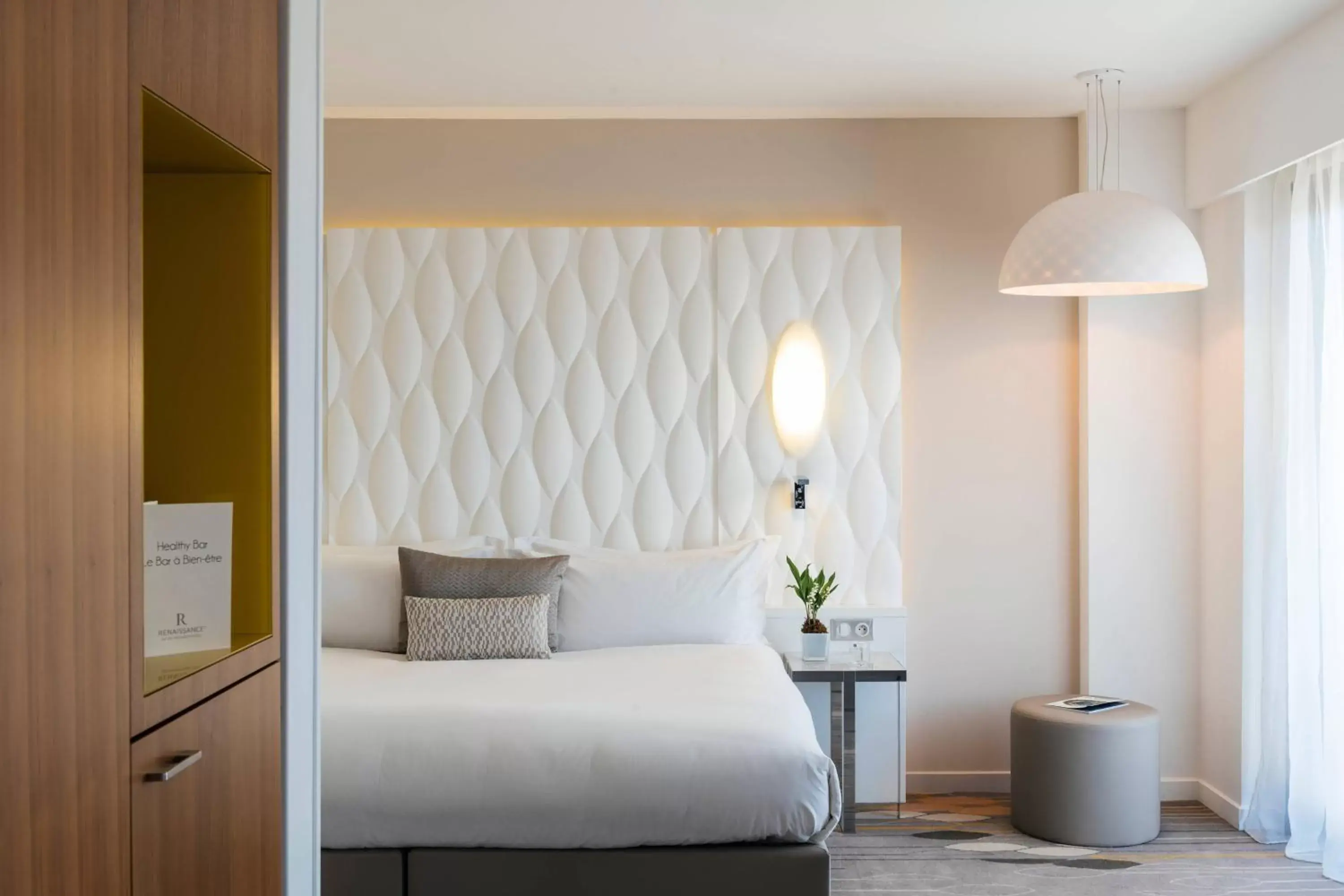 Bedroom, Bed in Renaissance Aix-en-Provence Hotel