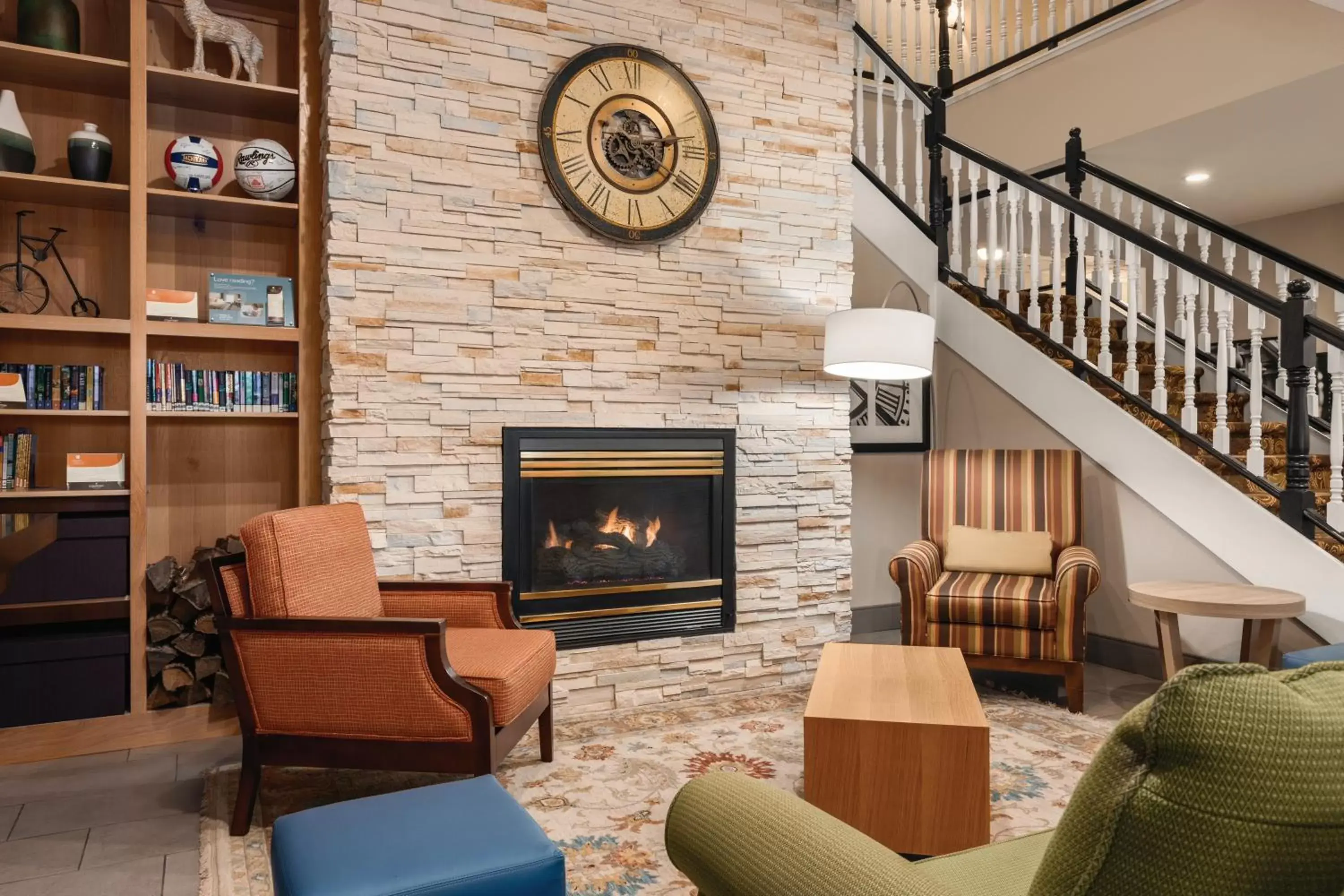 Lobby or reception, Seating Area in Country Inn & Suites by Radisson, Dakota Dunes, SD