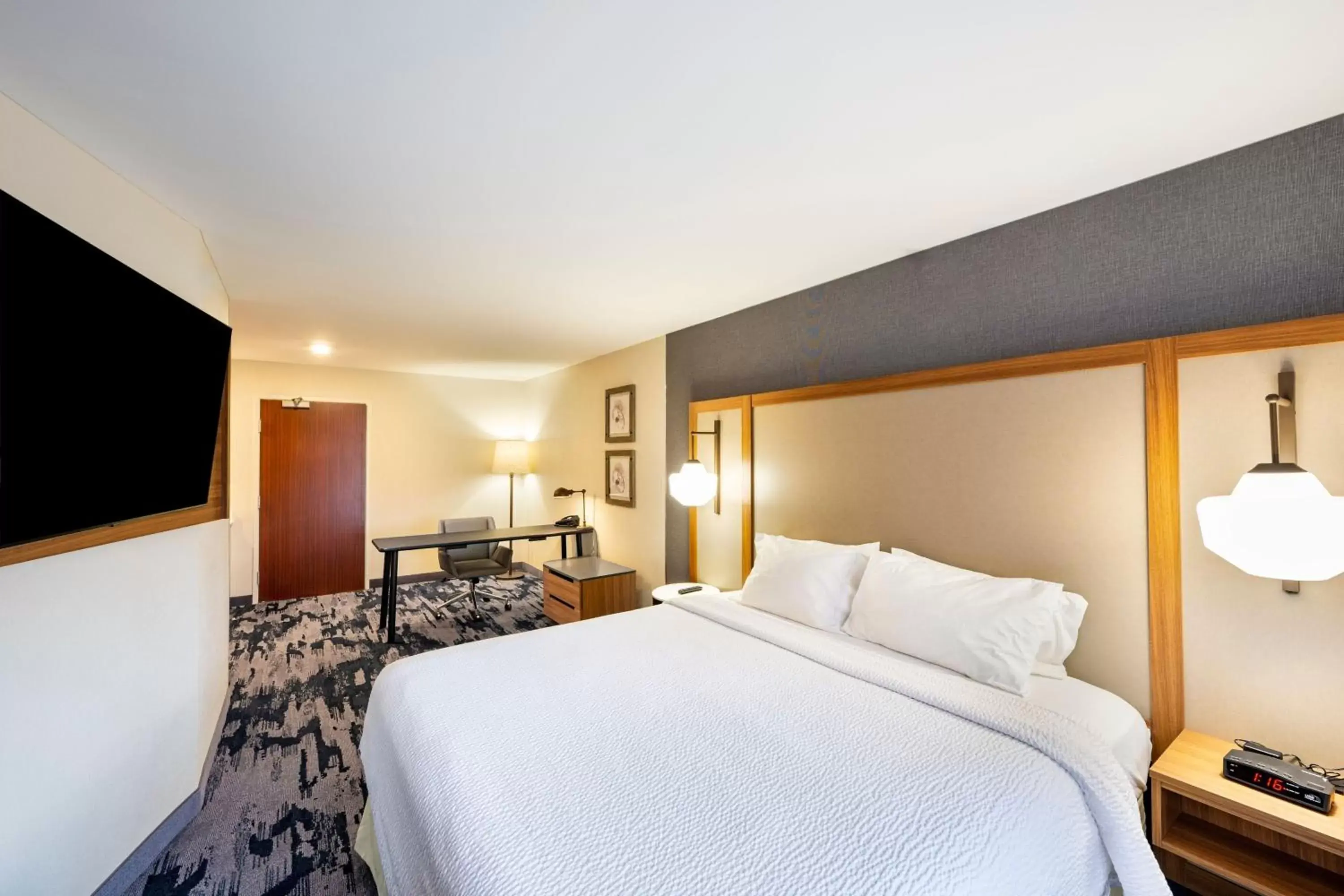 Photo of the whole room, Bed in Fairfield by Marriott Inn & Suites St Louis Chesterfield