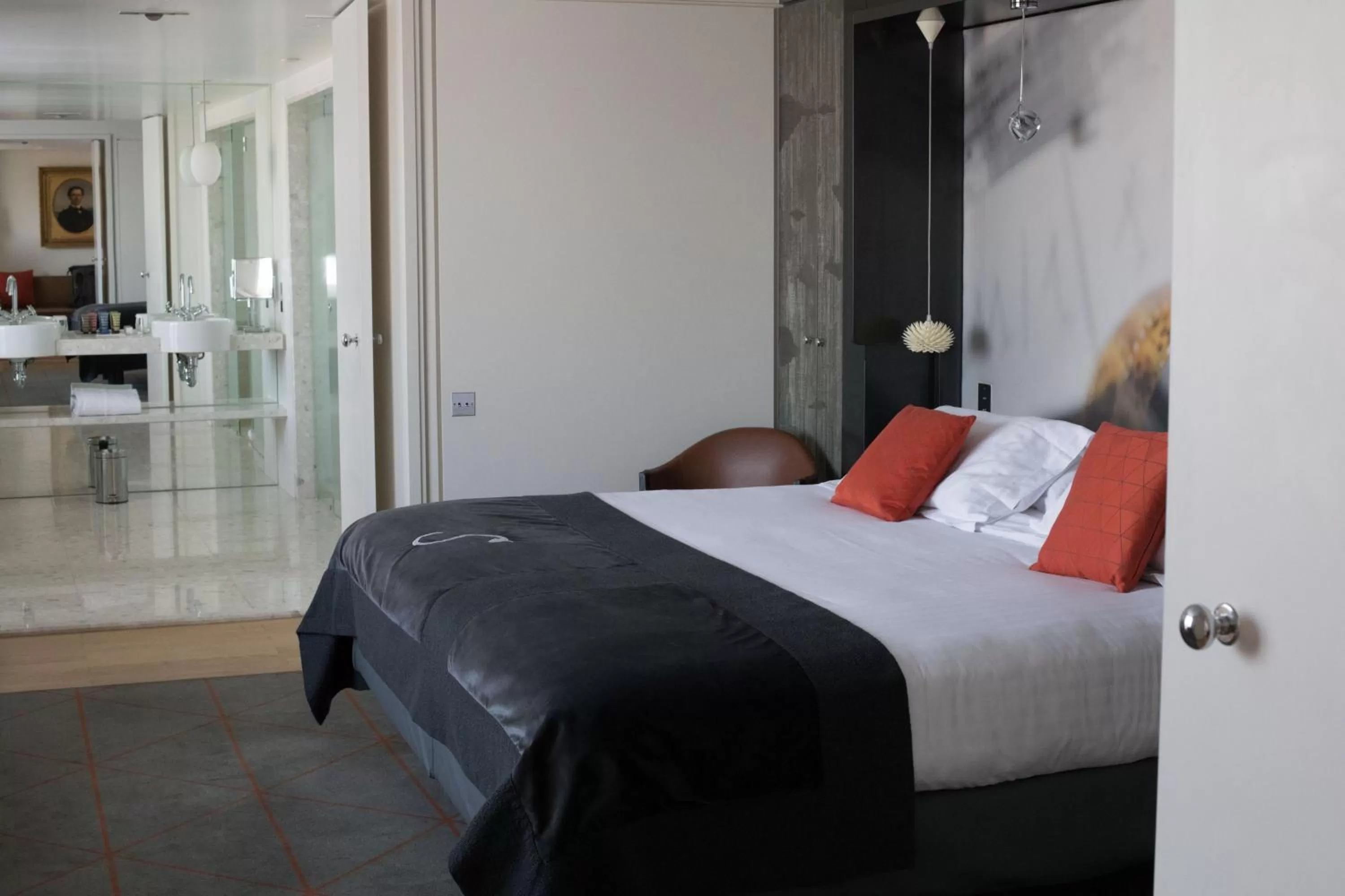 Photo of the whole room, Bed in Hotel De Sers Champs Elysees