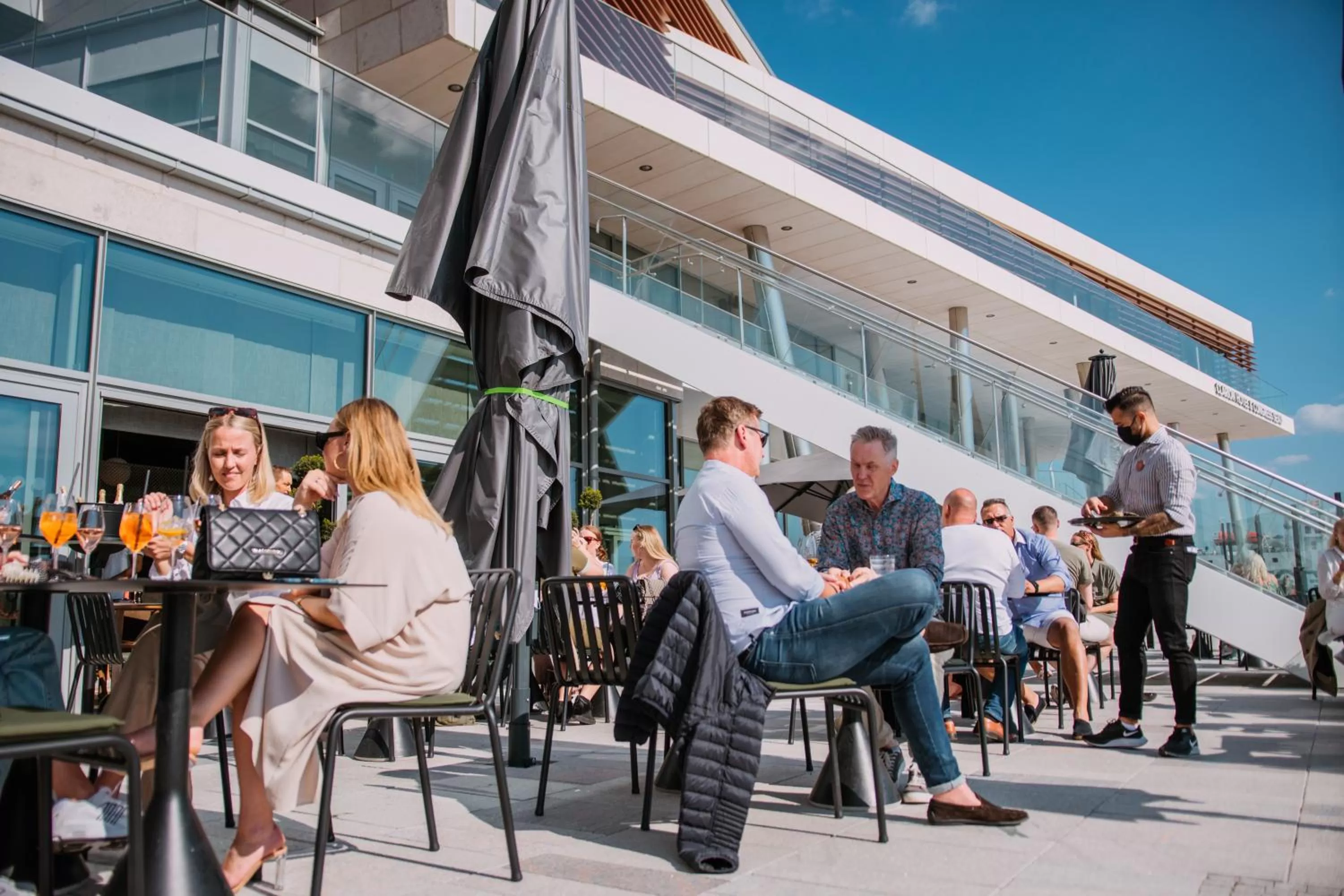 Restaurant/places to eat in Clarion Hotel Sea U