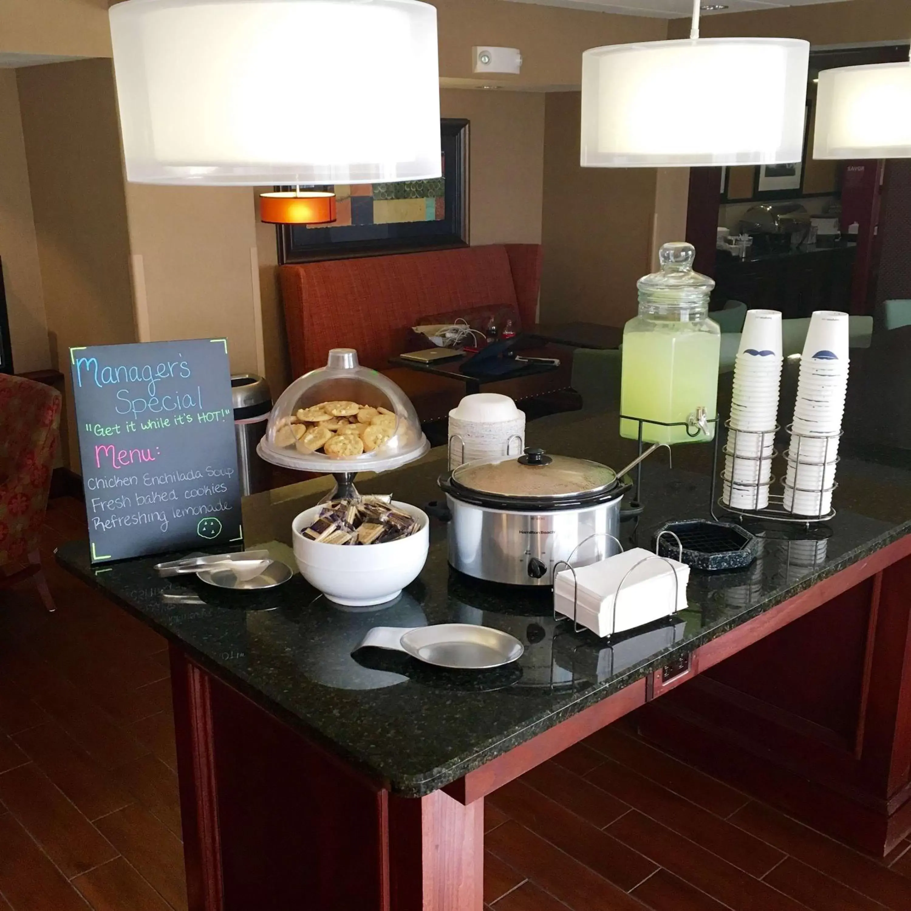 Dining area in Hampton Inn Hays-North of I-70