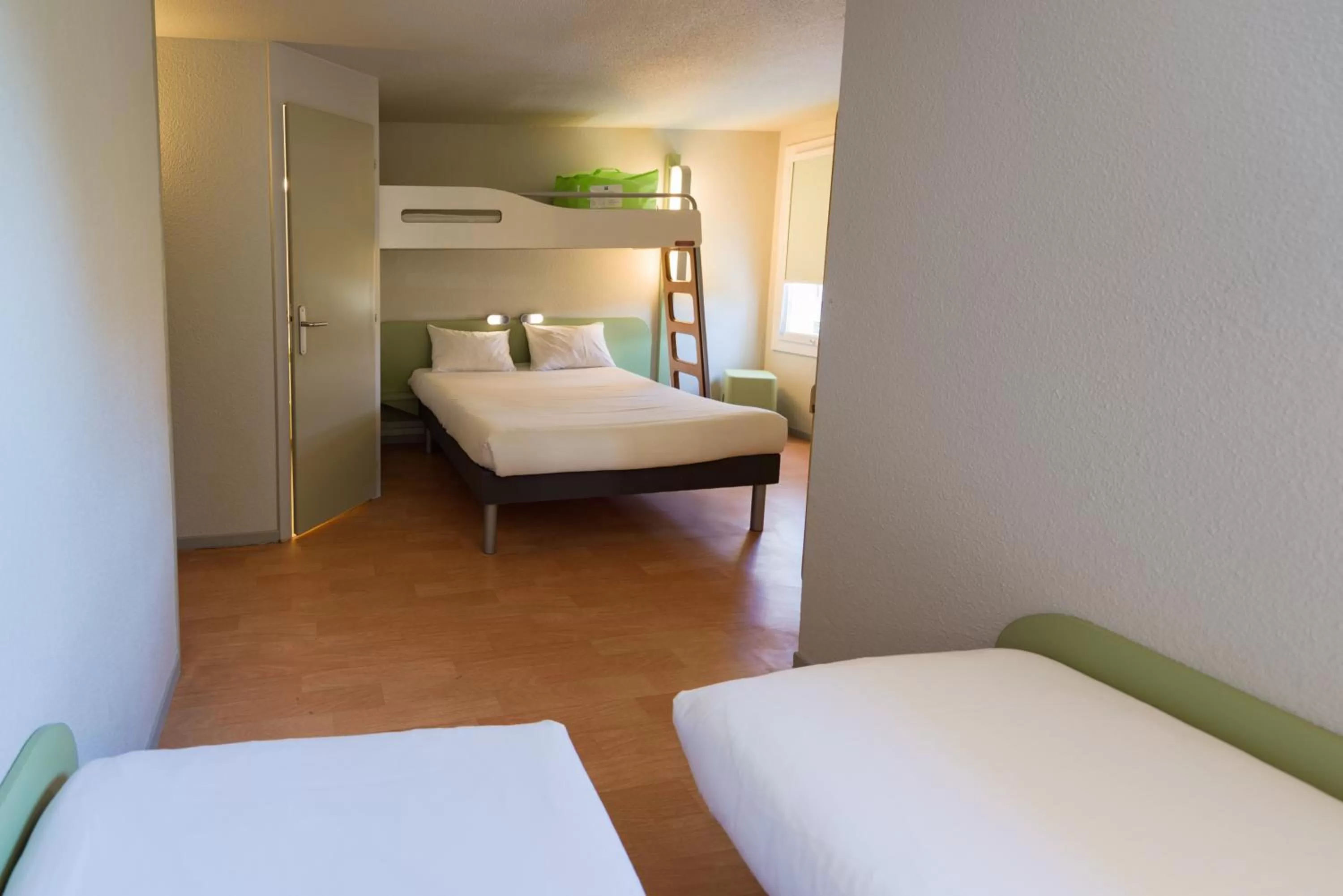 Bedroom, Bed in Ibis Budget Bollene