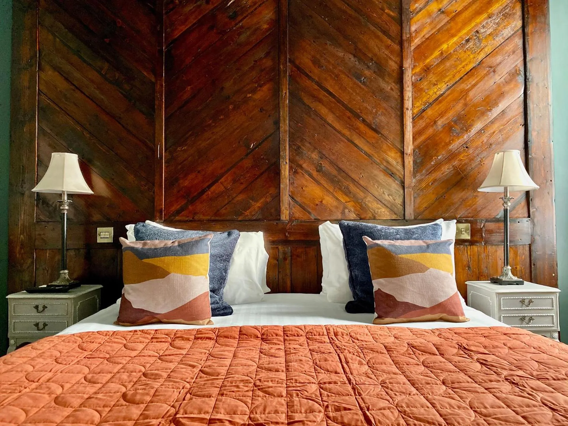 Bed in The Southern Belle