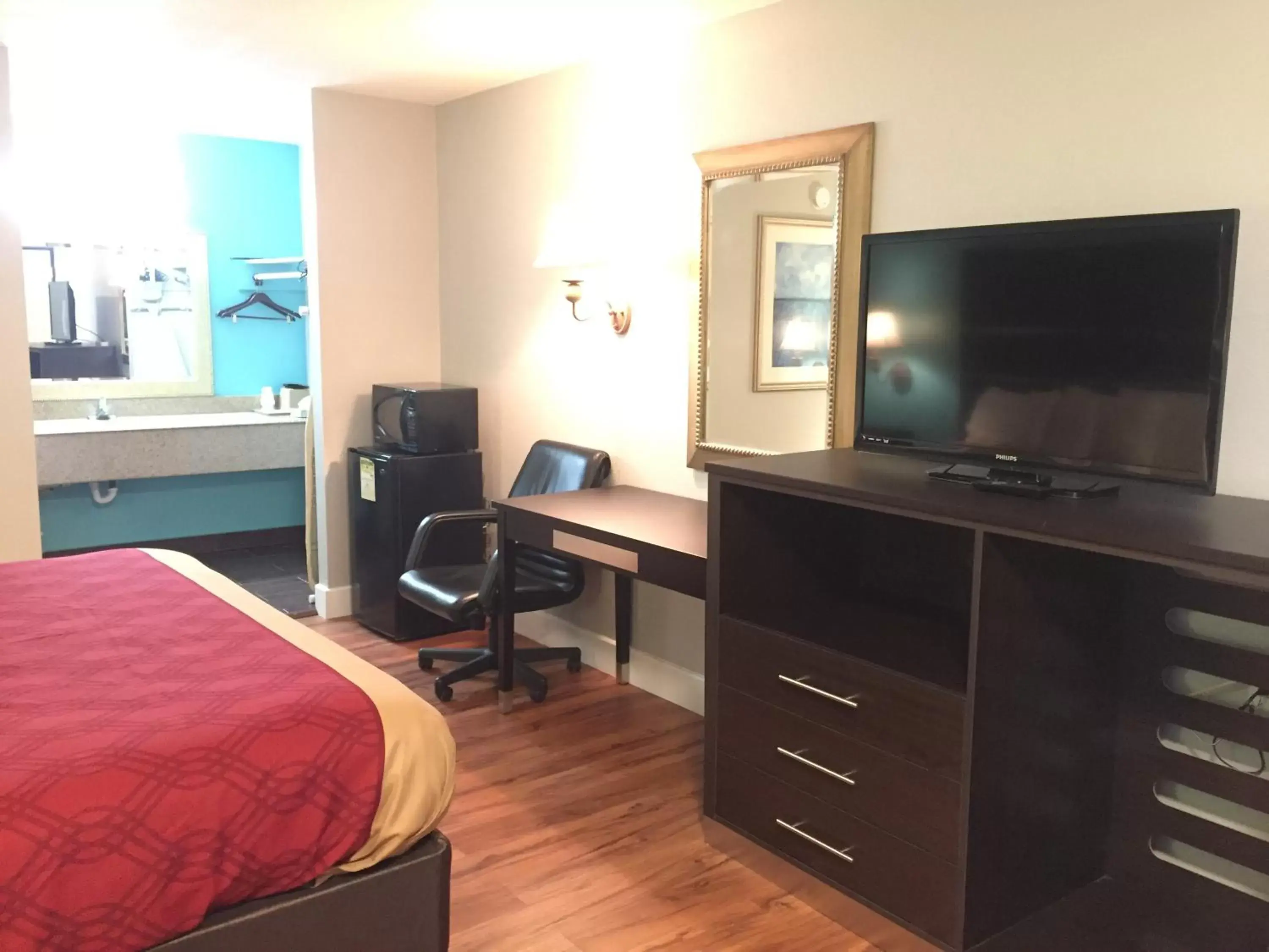 Standard King Room - Non-Smoking in Rodeway Inn Vicksburg Standard King Room - Non-Smoking in Rodeway Inn Vicksburg