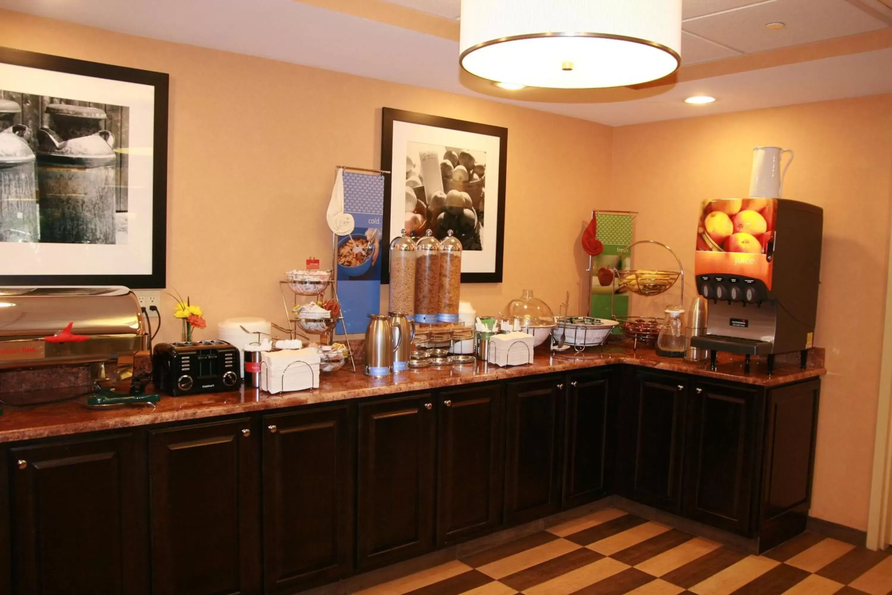 Dining area, Restaurant/Places to Eat in Hampton Inn Long Island/Commack