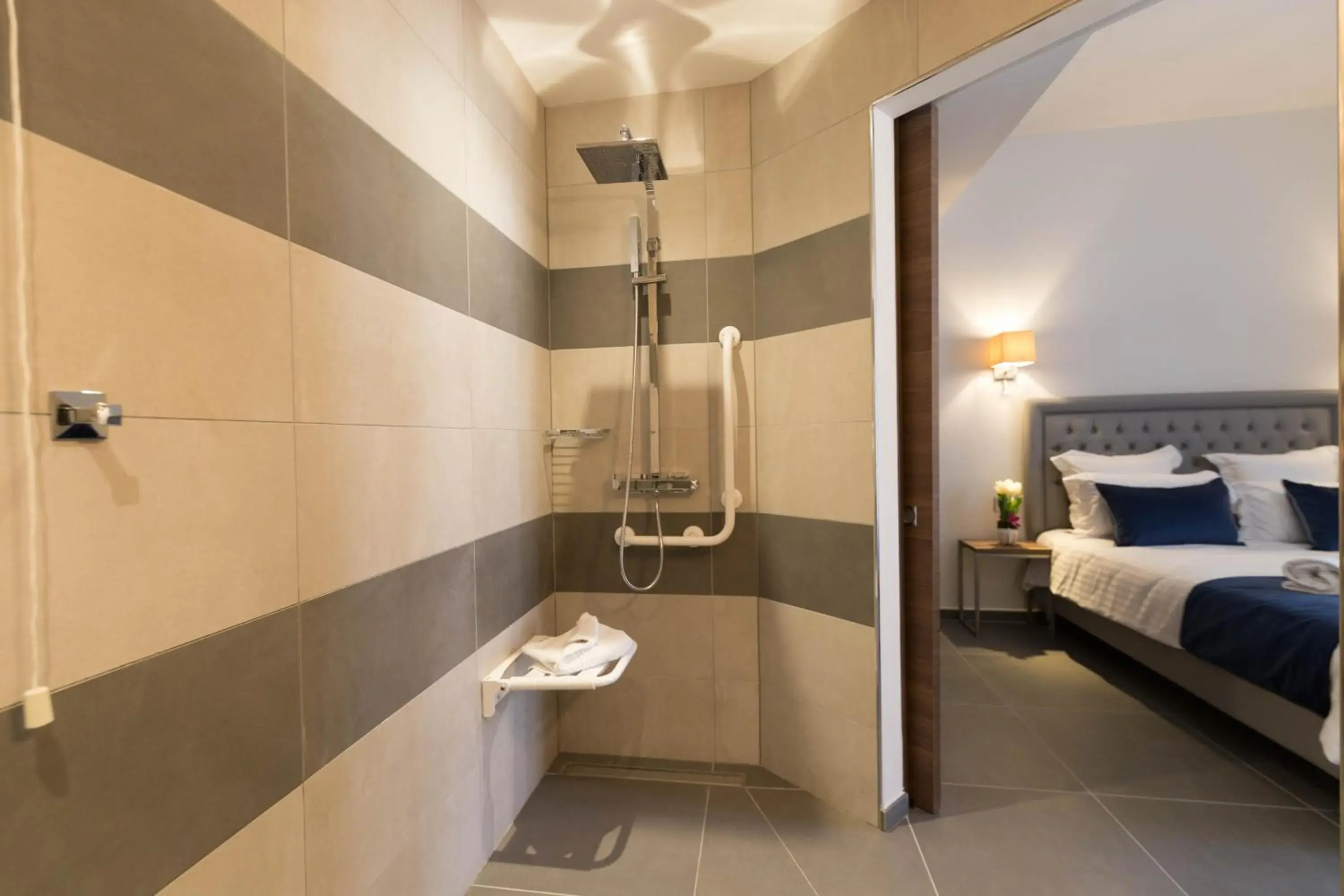 Facility for disabled guests, Bathroom in Hotel Nice Azur Riviera