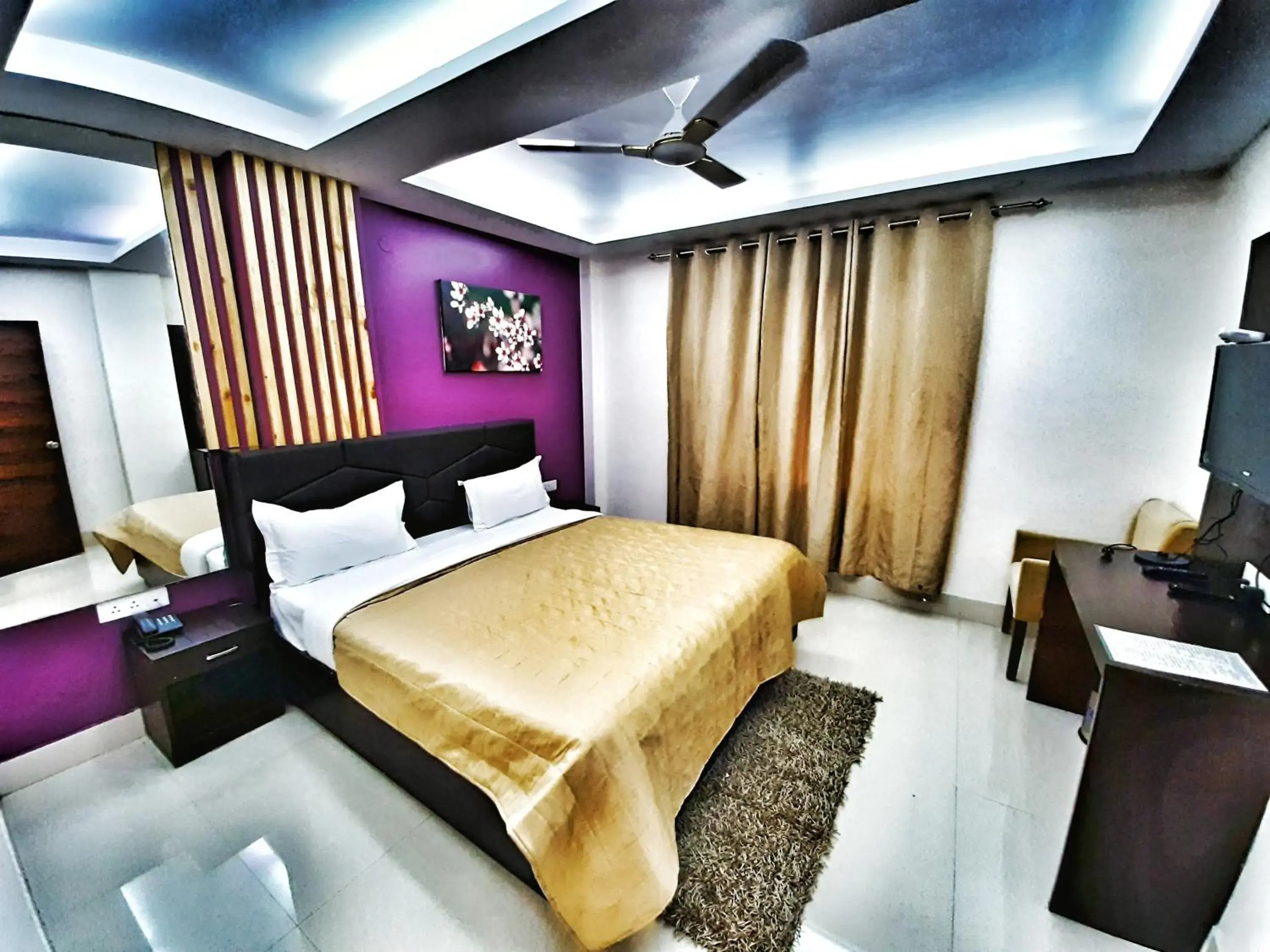 Bed in Hotel Aerocity Purple Orchid