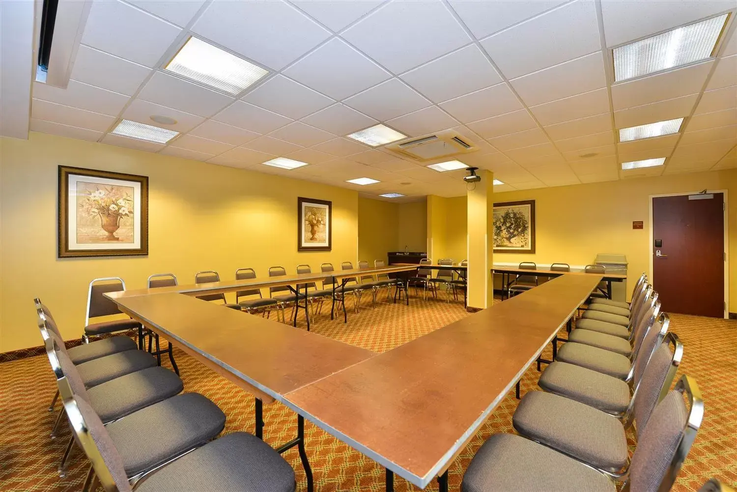 Meeting/conference room in Best Western Plus Crossroads Inn & Suites